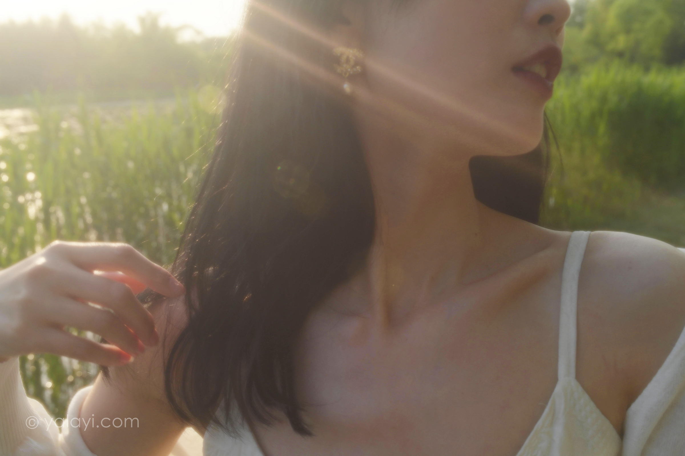 [YALAYI雅拉伊]2022.08.26 梦回 佳佳 白色透视小外套加吊带连衣裙清纯写真集第10张