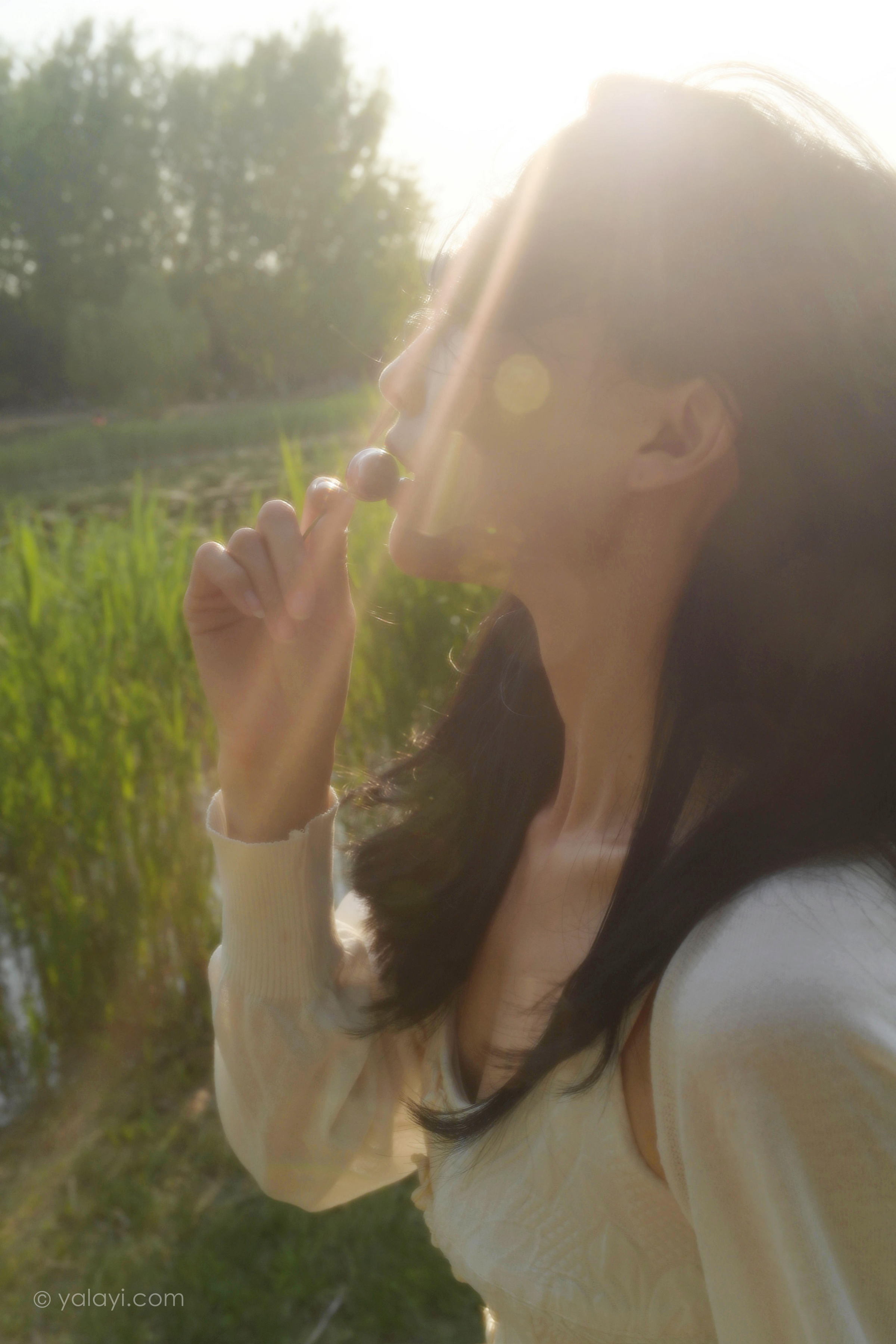 [YALAYI雅拉伊]2022.08.26 梦回 佳佳 白色透视小外套加吊带连衣裙清纯写真集第9张