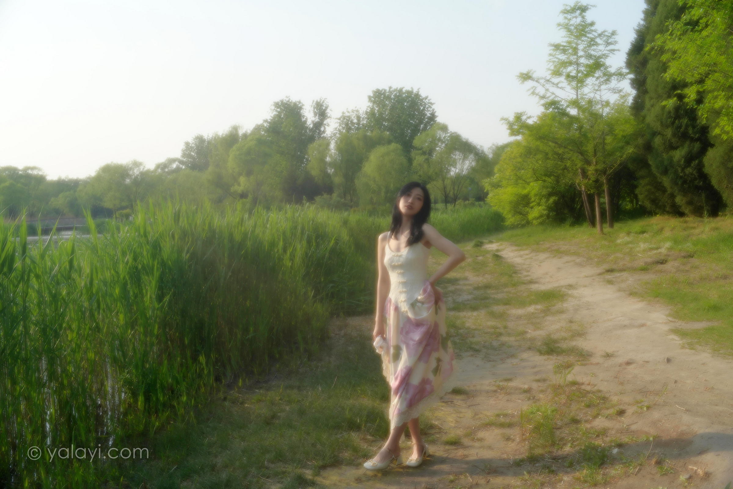 [YALAYI雅拉伊]2022.08.26 梦回 佳佳 白色透视小外套加吊带连衣裙清纯写真集第7张