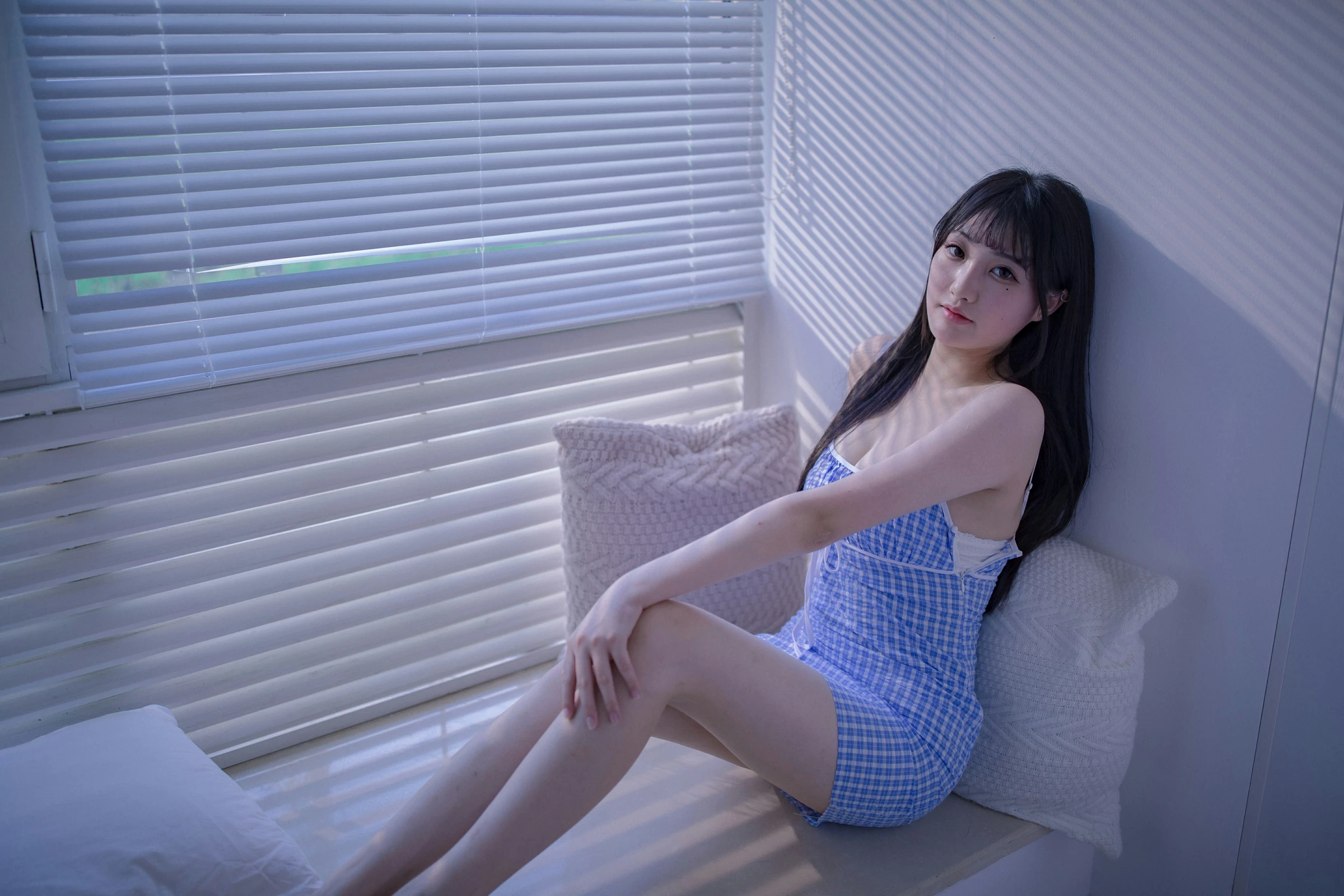 [YALAYI雅拉伊]NO.687 《蓝》 瓶儿 蓝色紧身吊带连衣裙性感私房写真集第3张