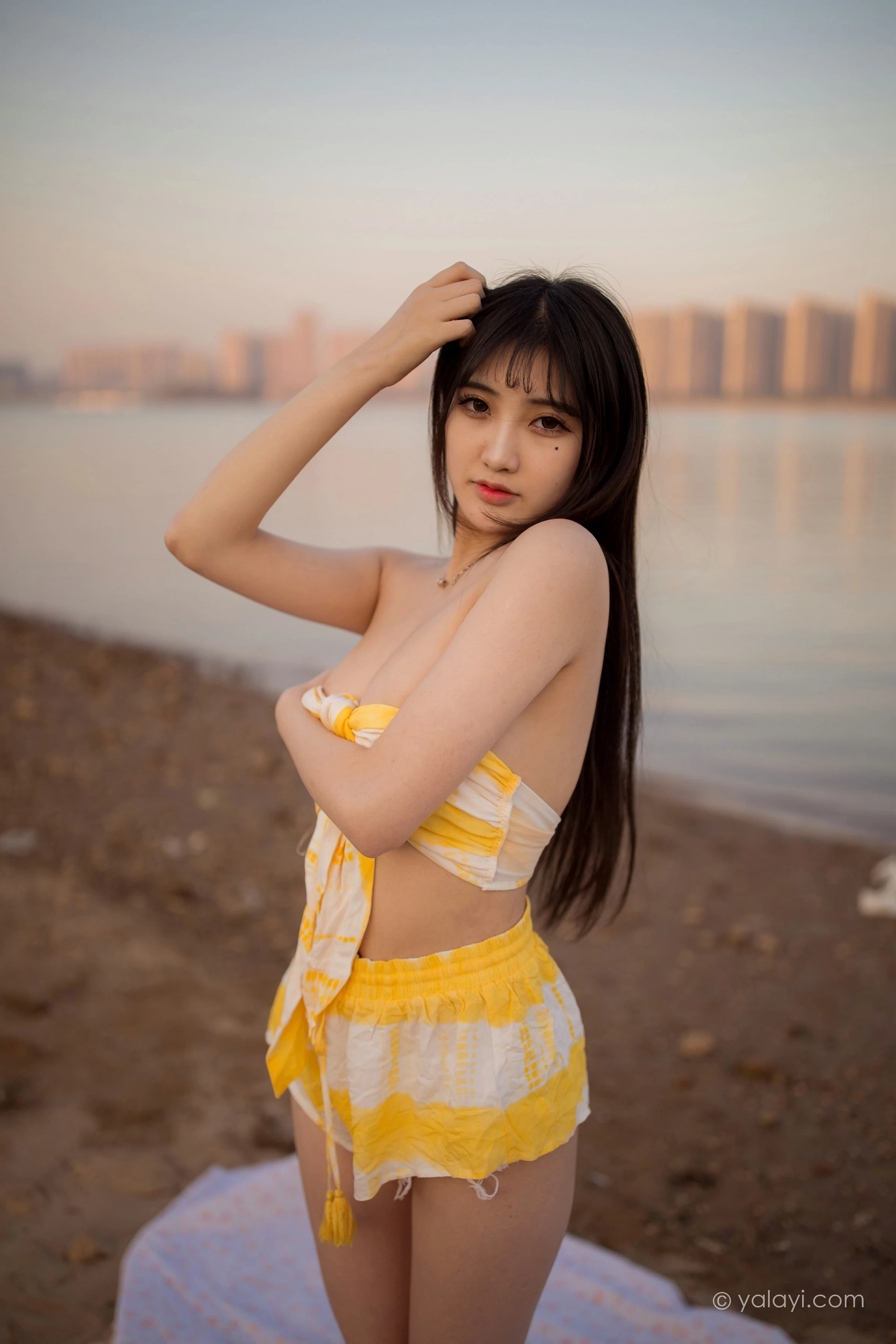 [YALAYI雅拉伊]NO.740 《令我忘餐》 瓶儿 黄色比基尼泳装加短裤性感写真集第14张