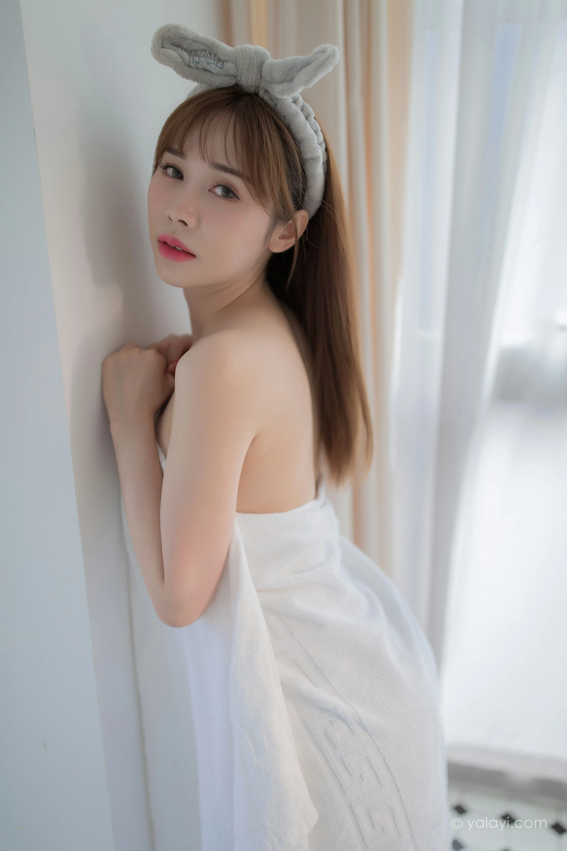 [YALAYI雅拉伊]NO.708 《沐心》 虞艺 白色浴袍居家性感私房写真集第11张