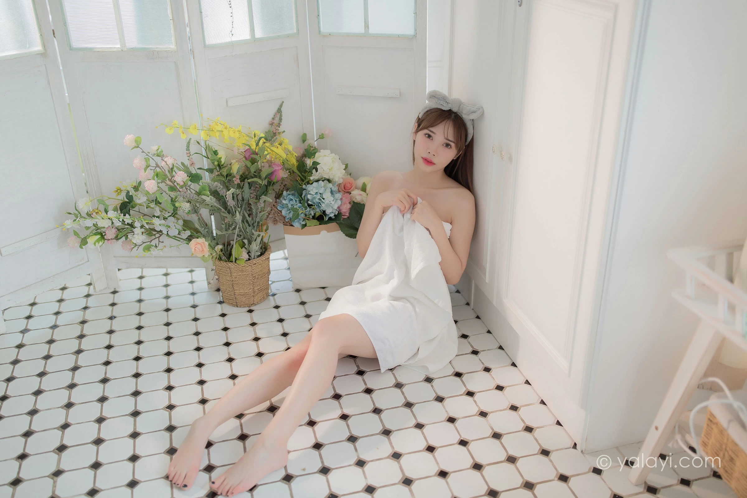 [YALAYI雅拉伊]NO.708 《沐心》 虞艺 白色浴袍居家性感私房写真集第11张