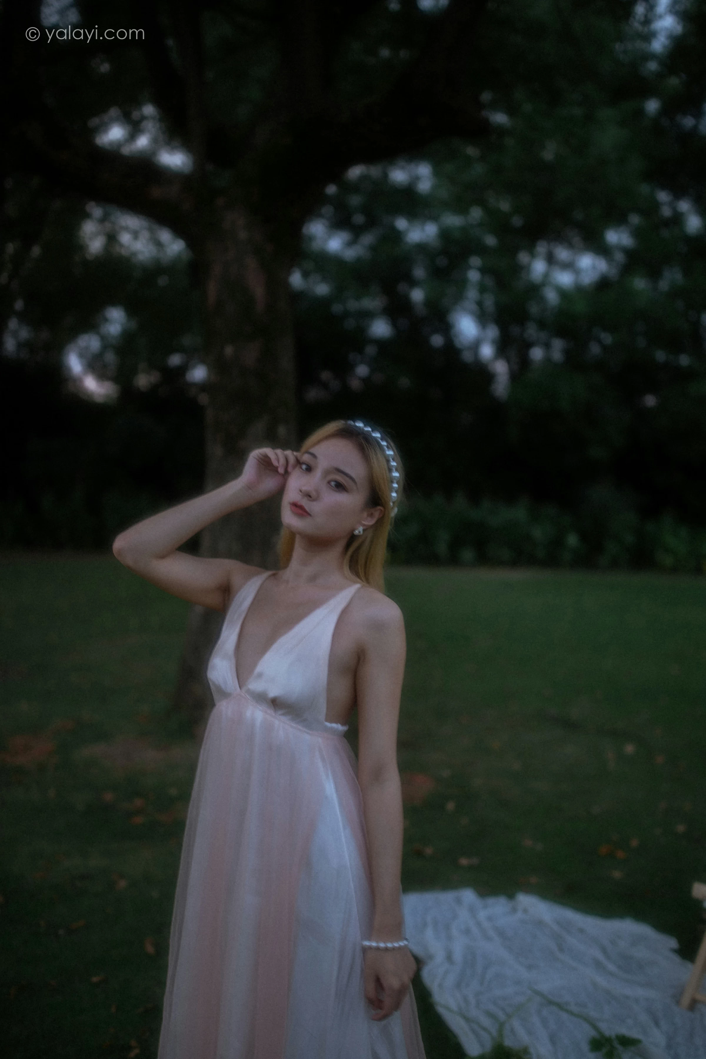 [YALAYI雅拉伊]NO.695 《救赎》 米粒米粒 粉色吊带连衣裙写真第13张