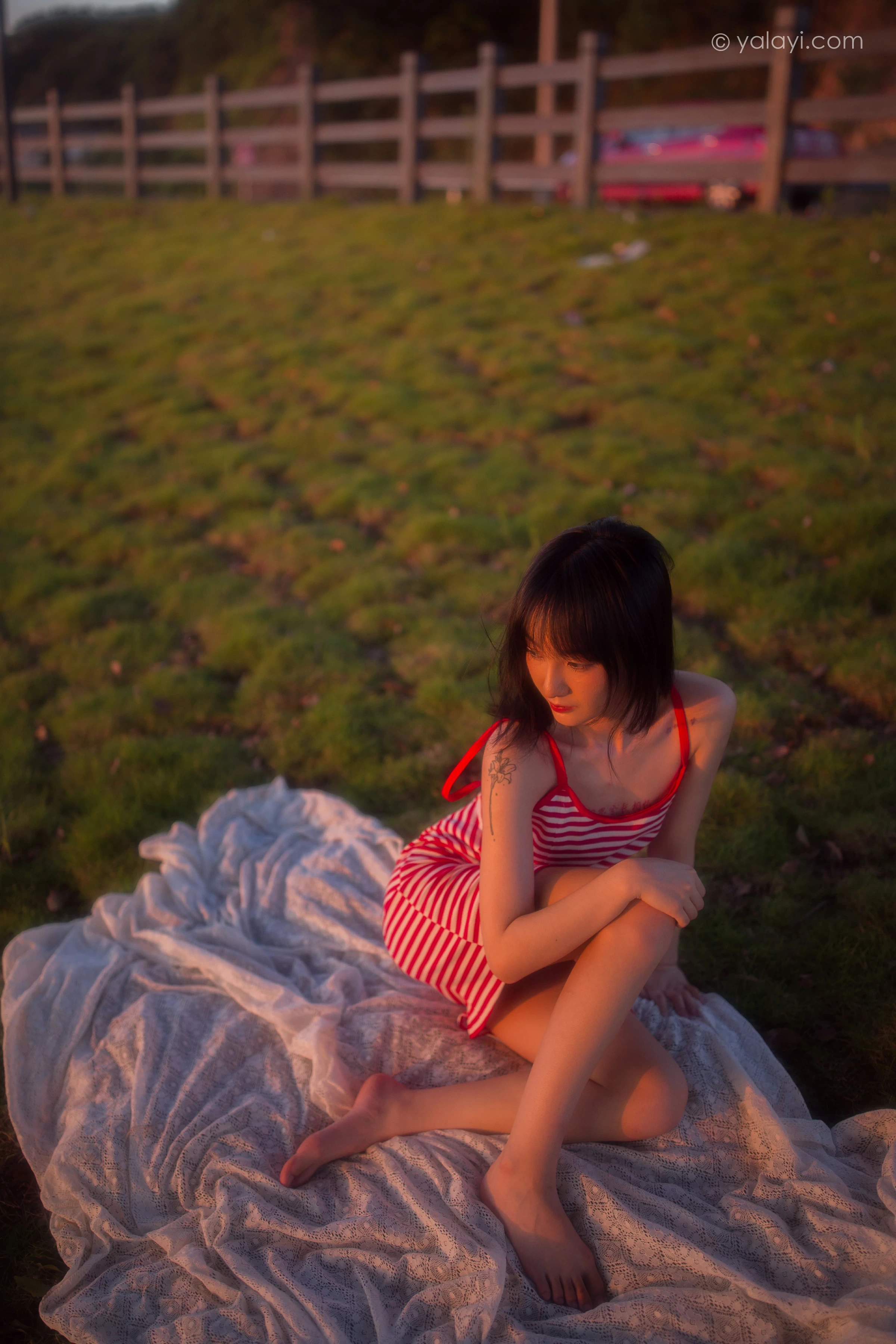 [YALAYI雅拉伊]NO.690 《红了》 落落 红色吊带连衣裙写真第8张