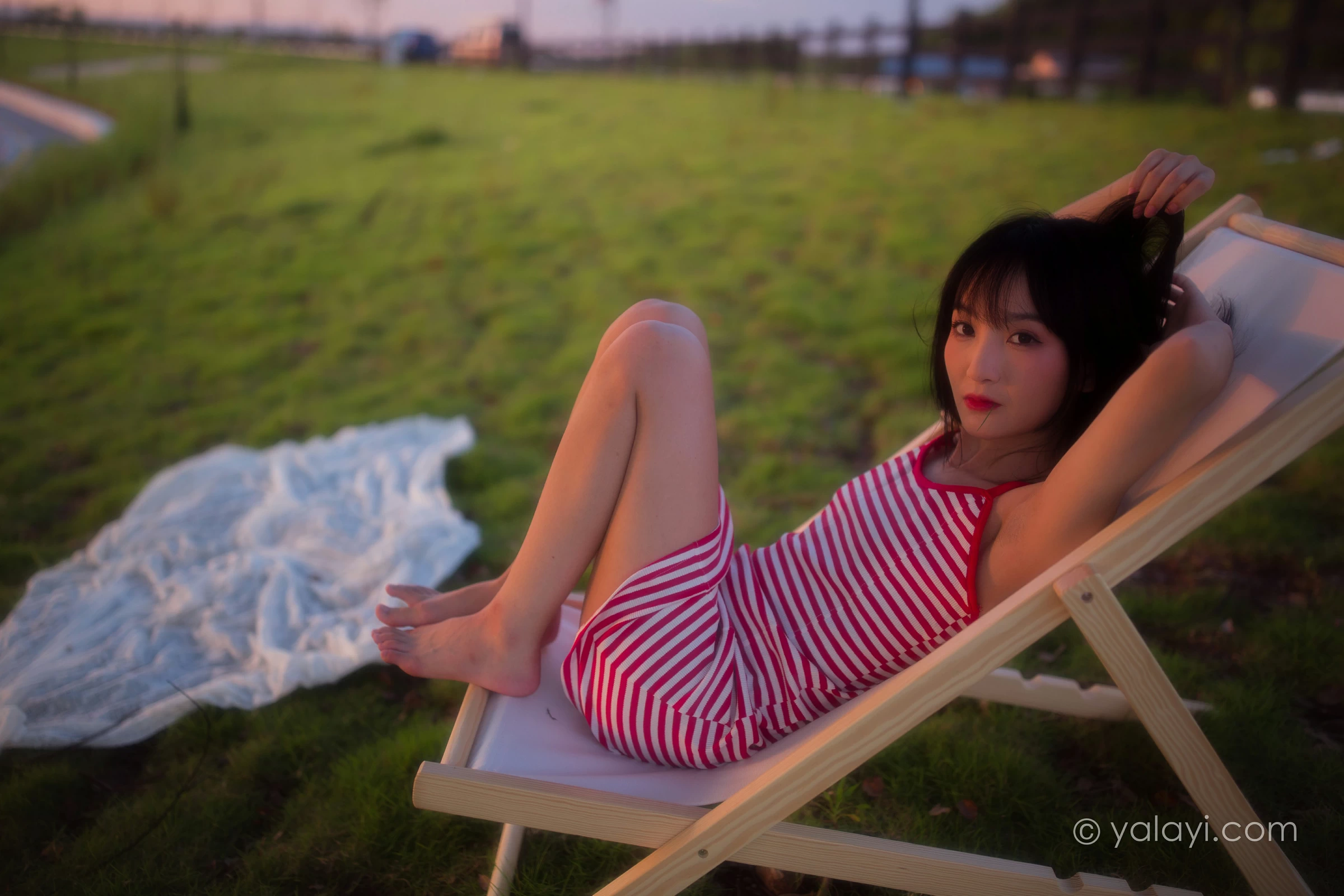 [YALAYI雅拉伊]NO.690 《红了》 落落 红色吊带连衣裙写真第9张