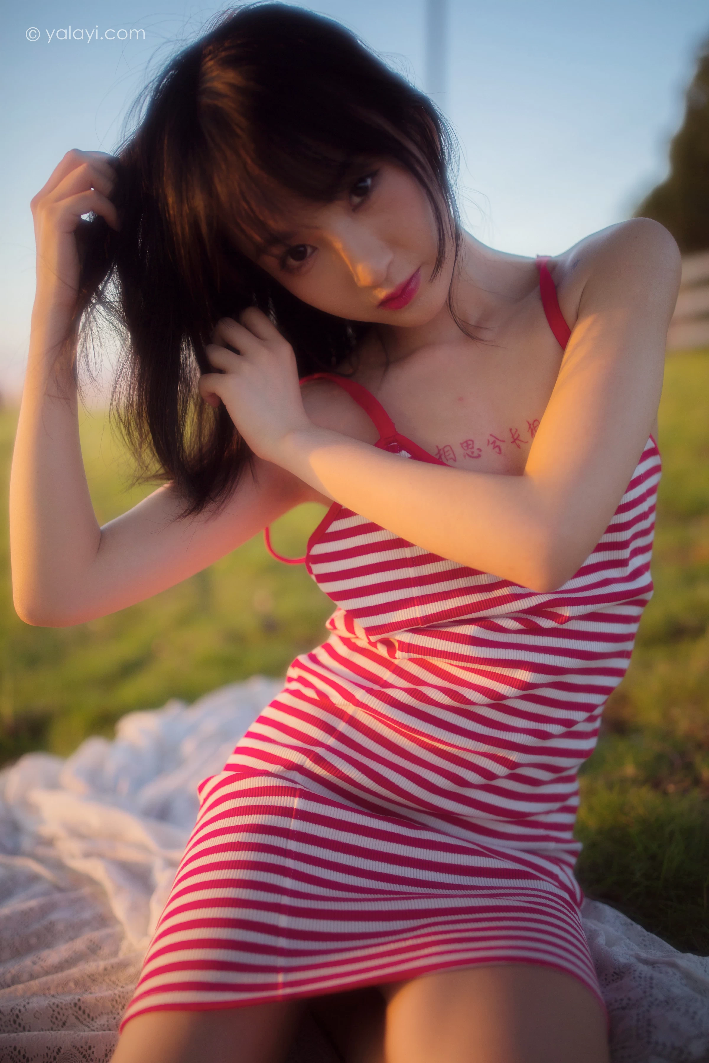 [YALAYI雅拉伊]NO.690 《红了》 落落 红色吊带连衣裙写真第18张