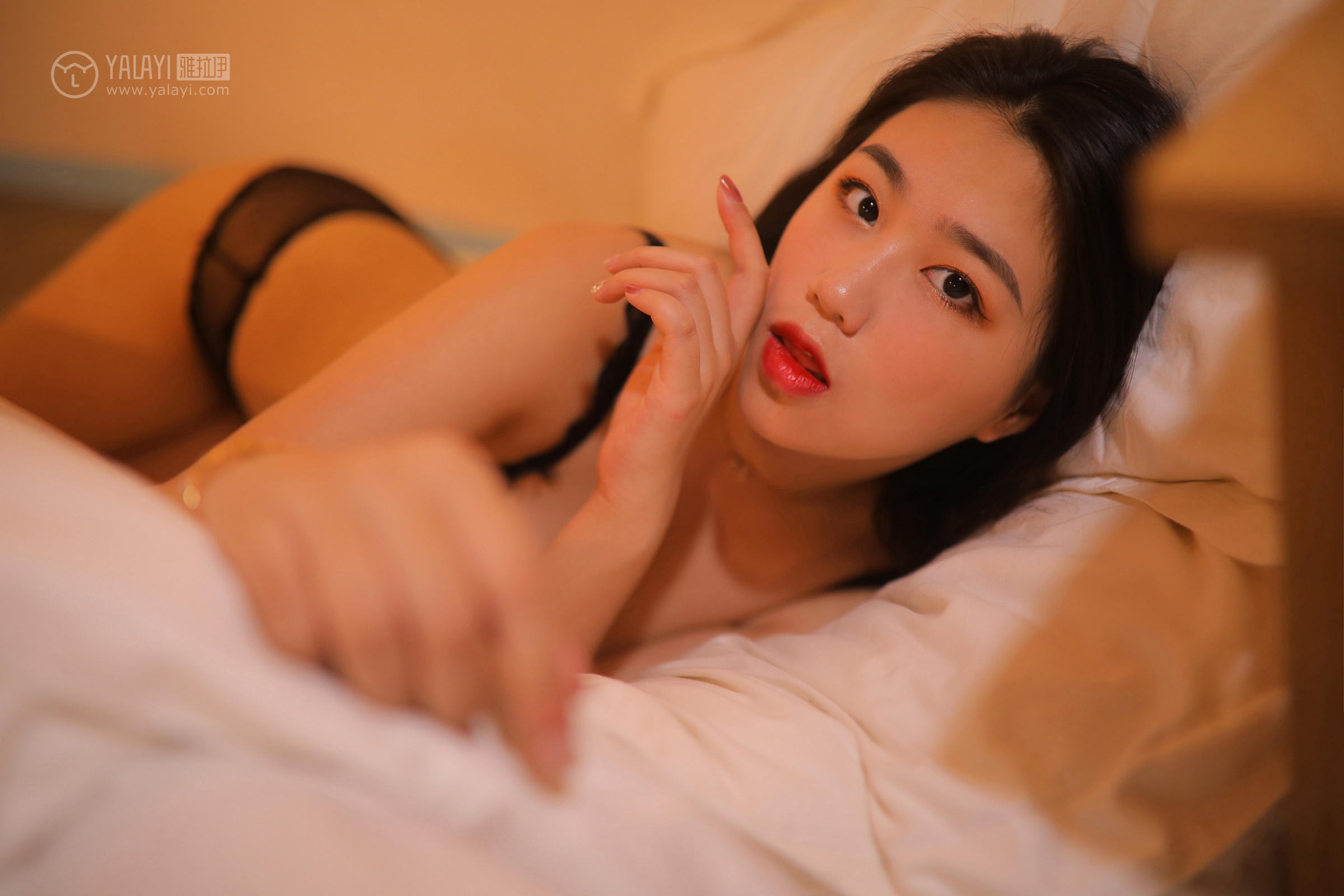 [YALAYI雅拉伊]2022.08.30 夜半私语 婼茹 黑色透视睡衣加蕾丝内衣性感私房写真集第4张