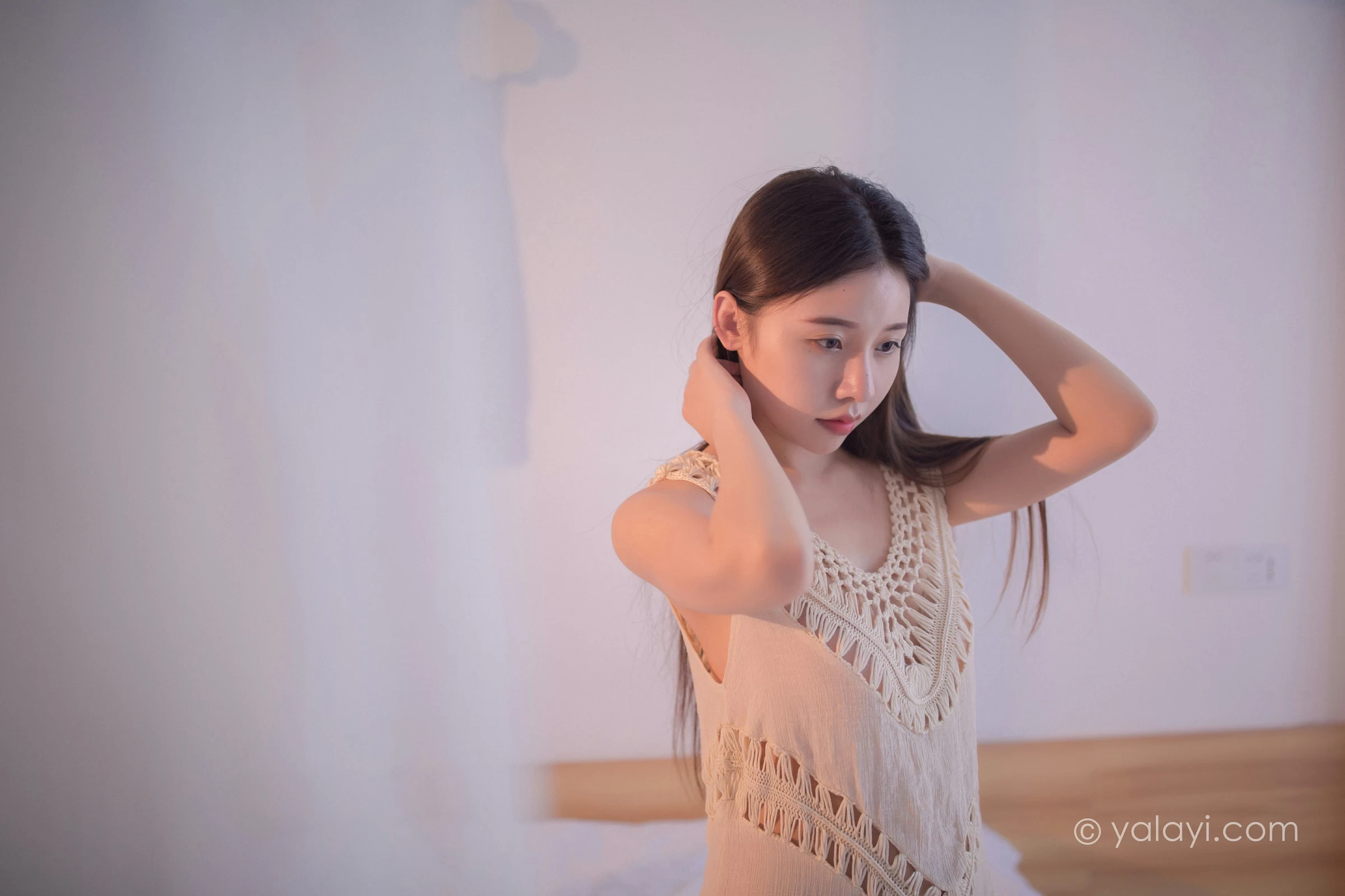 [YALAYI雅拉伊]NO.720 《温柔》 秦语 粉色镂空睡衣性感私房写真集第4张