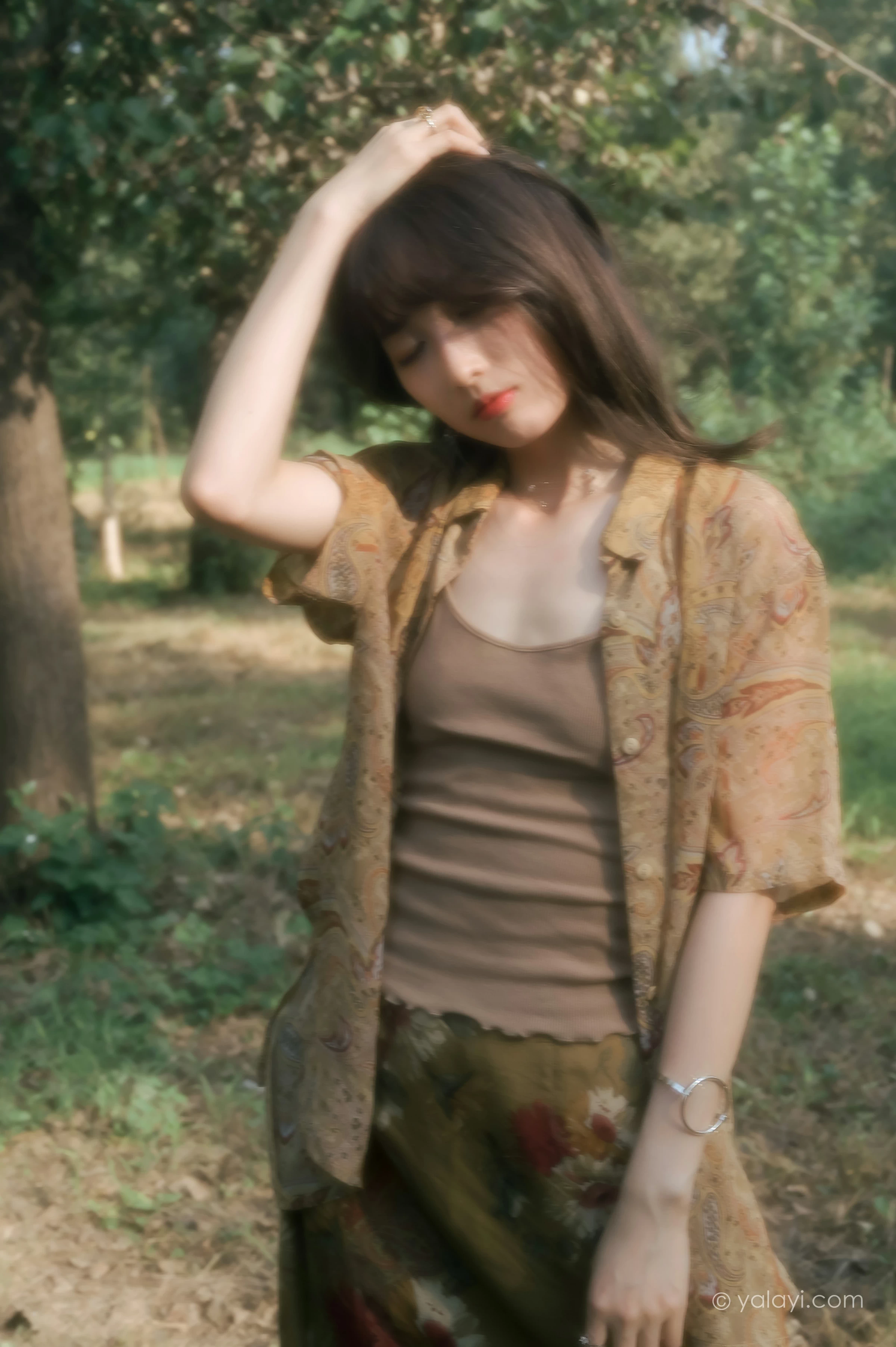 [YALAYI雅拉伊]NO.691 《梦境》 佳佳 橙色性感小背心加短裙私房写真第3张