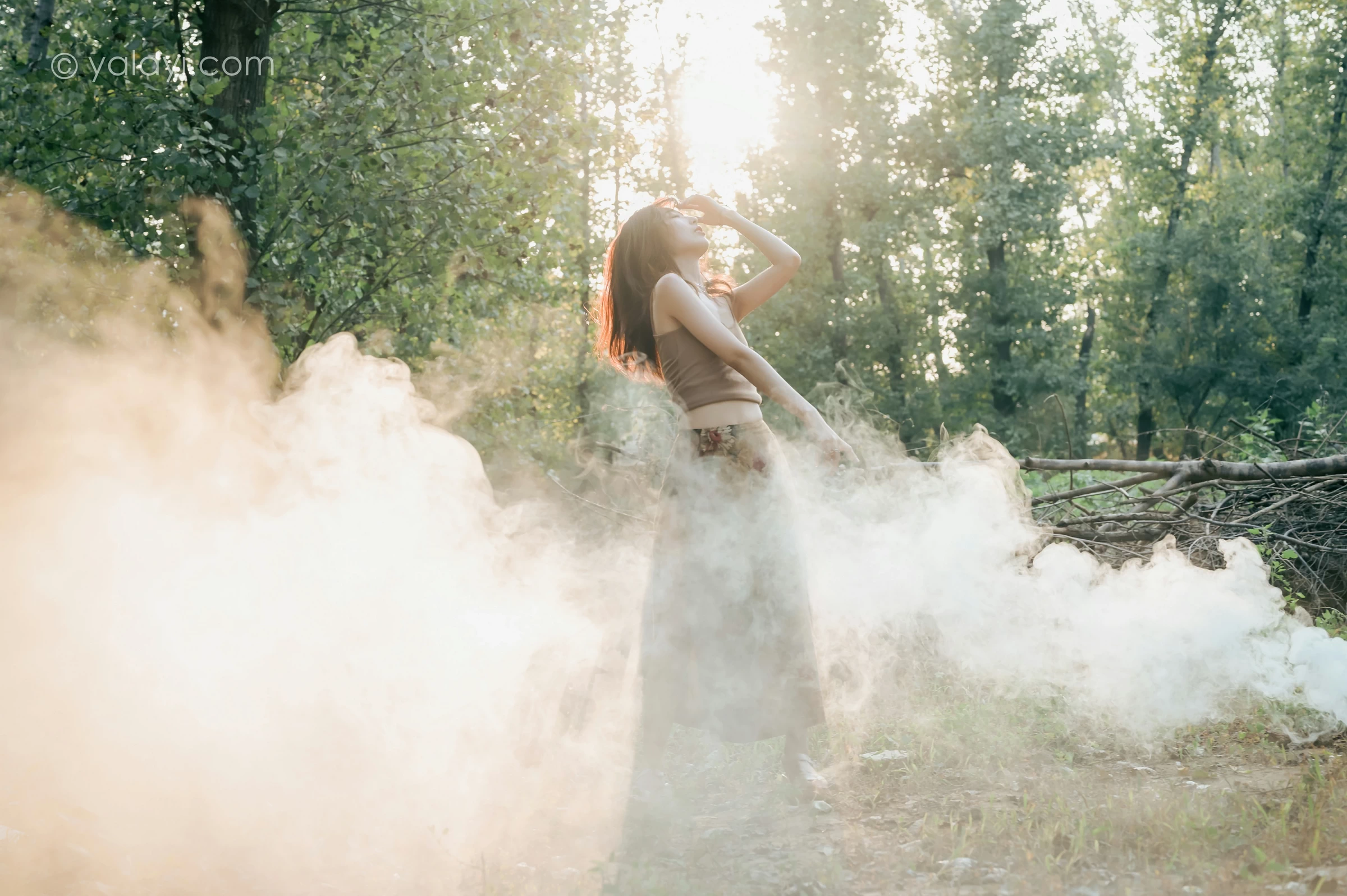 [YALAYI雅拉伊]NO.691 《梦境》 佳佳 橙色性感小背心加短裙私房写真第15张