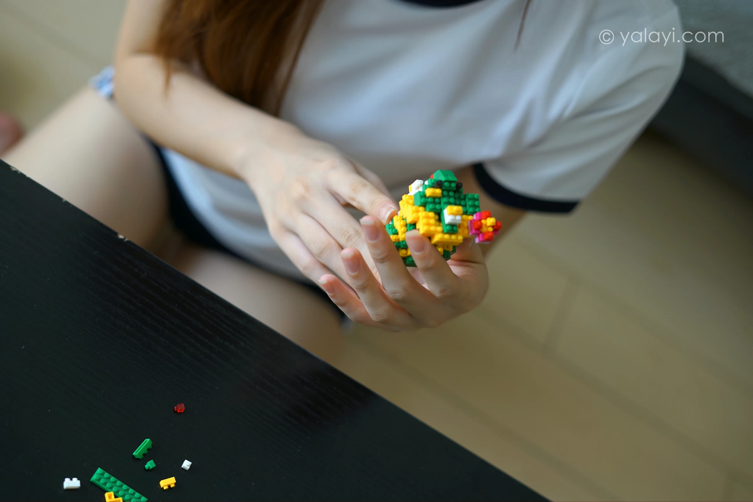 [YALAYI雅拉伊]2021.11.16 平常日子 楚媛 白色短袖加蓝色短裤居家私房写真集第9张