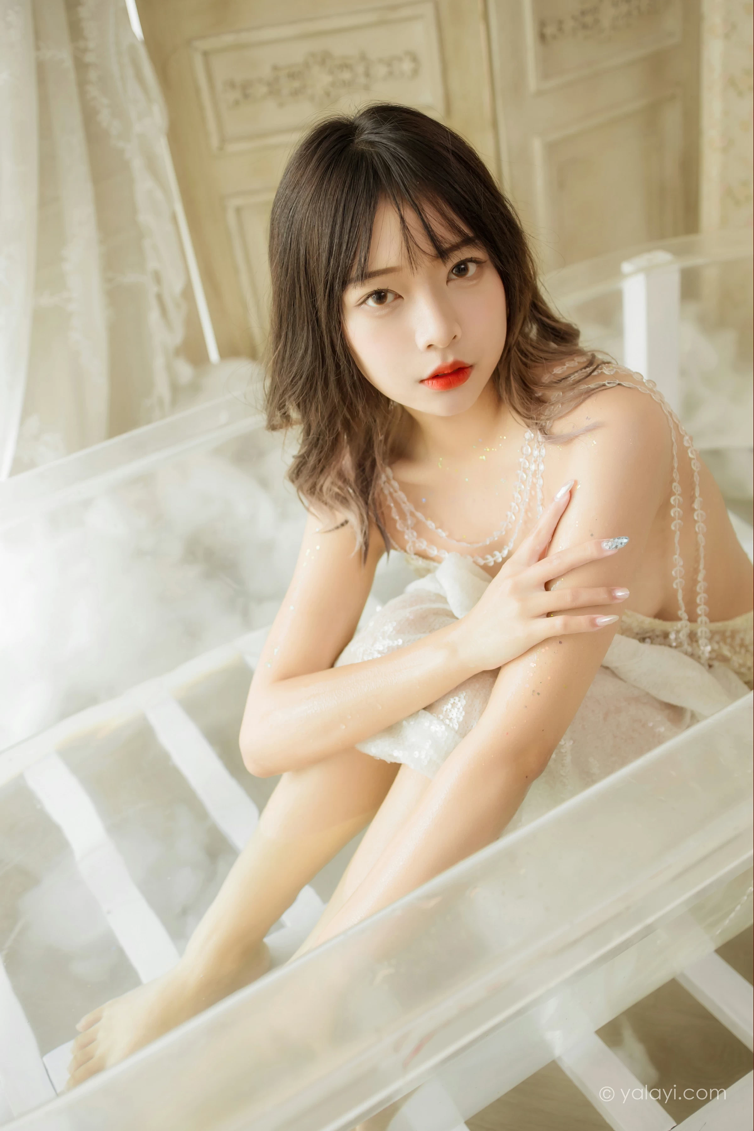 [YALAYI雅拉伊]2021.11.22 水中白莲 阿禾 白色透视裸背礼服裙性感私房写真集第10张
