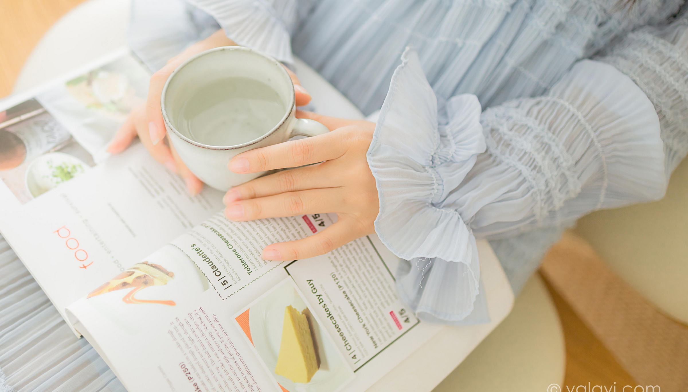 [YALAYI雅拉伊]2022.07.08 糖的滋味 沐兰 淡蓝色透视连衣裙加肉丝美腿清纯写真集第14张