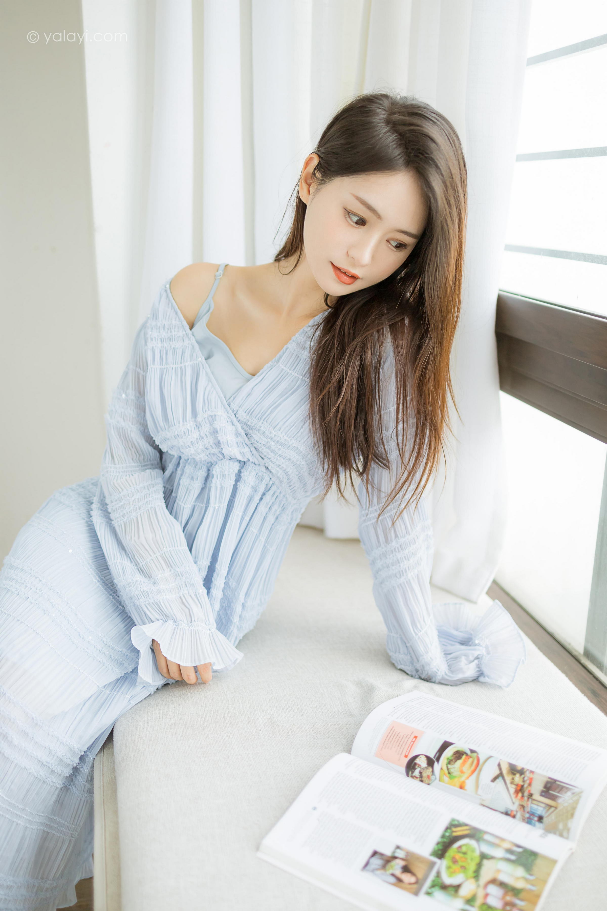 [YALAYI雅拉伊]2022.07.08 糖的滋味 沐兰 淡蓝色透视连衣裙加肉丝美腿清纯写真集第10张