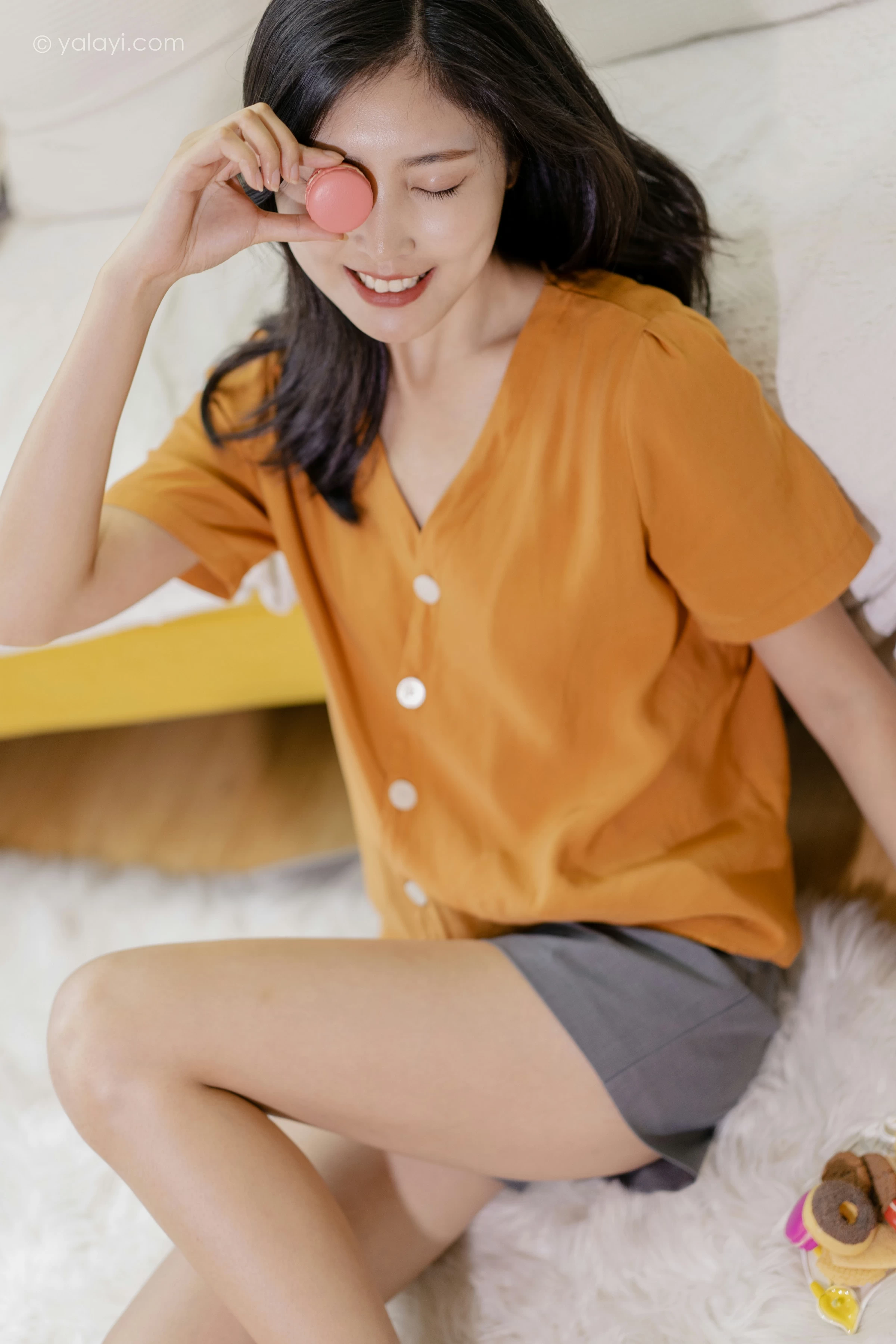 [YALAYI雅拉伊]NO.692 《小幸福》 苍儿 橙色衬衫加灰色短裤性感私房写真集第12张