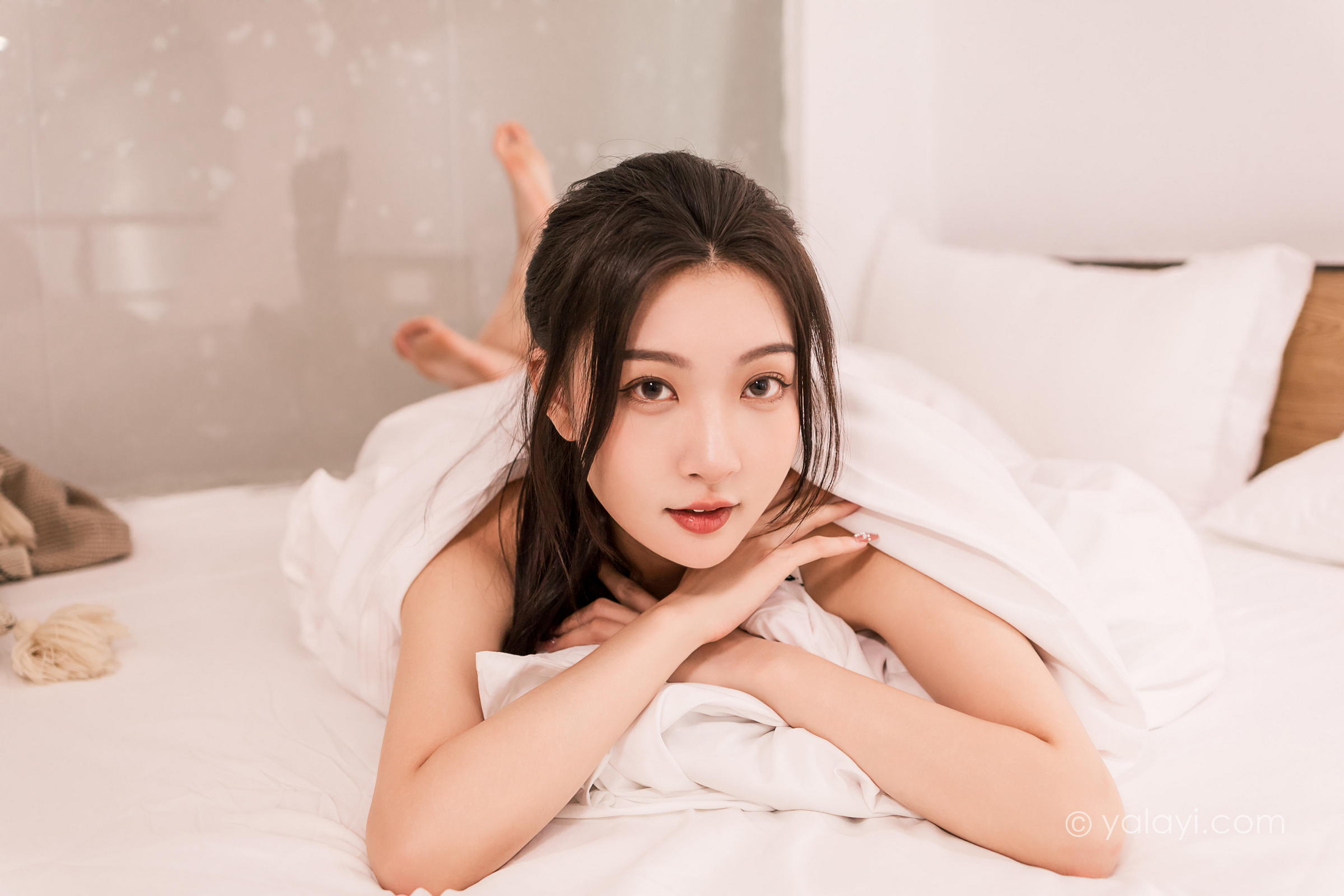 [YALAYI雅拉伊]2022.07.11 一直爱你 徐小云 白底黑点吊带连衣裙居家清纯写真集第14张