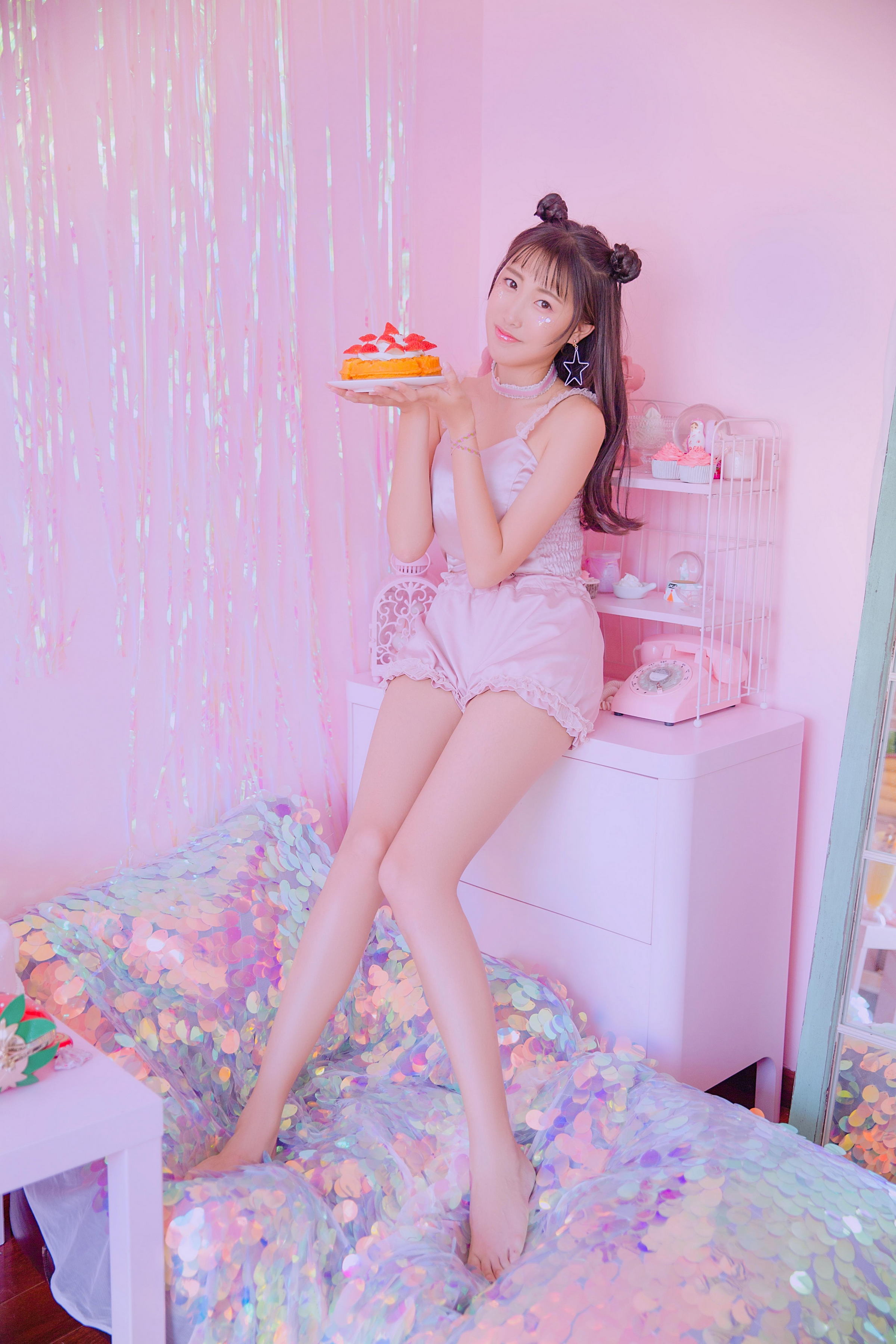 [YALAYI雅拉伊]2022.06.13 秘密花园 清纯少女 JK水手制服与粉色吊带内衣加短裤私房写真集第10张