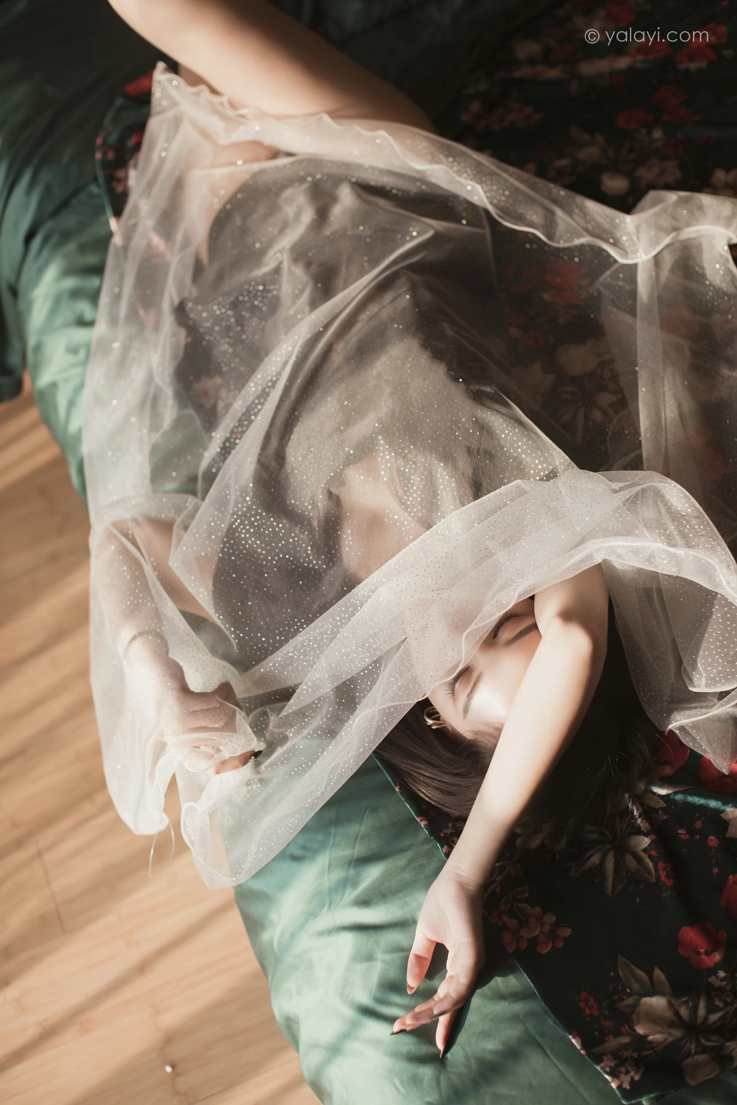 [YALAYI雅拉伊]NO.721 《面纱》 刘子炀 黑色透视情趣连体内衣性感私房写真集第2张