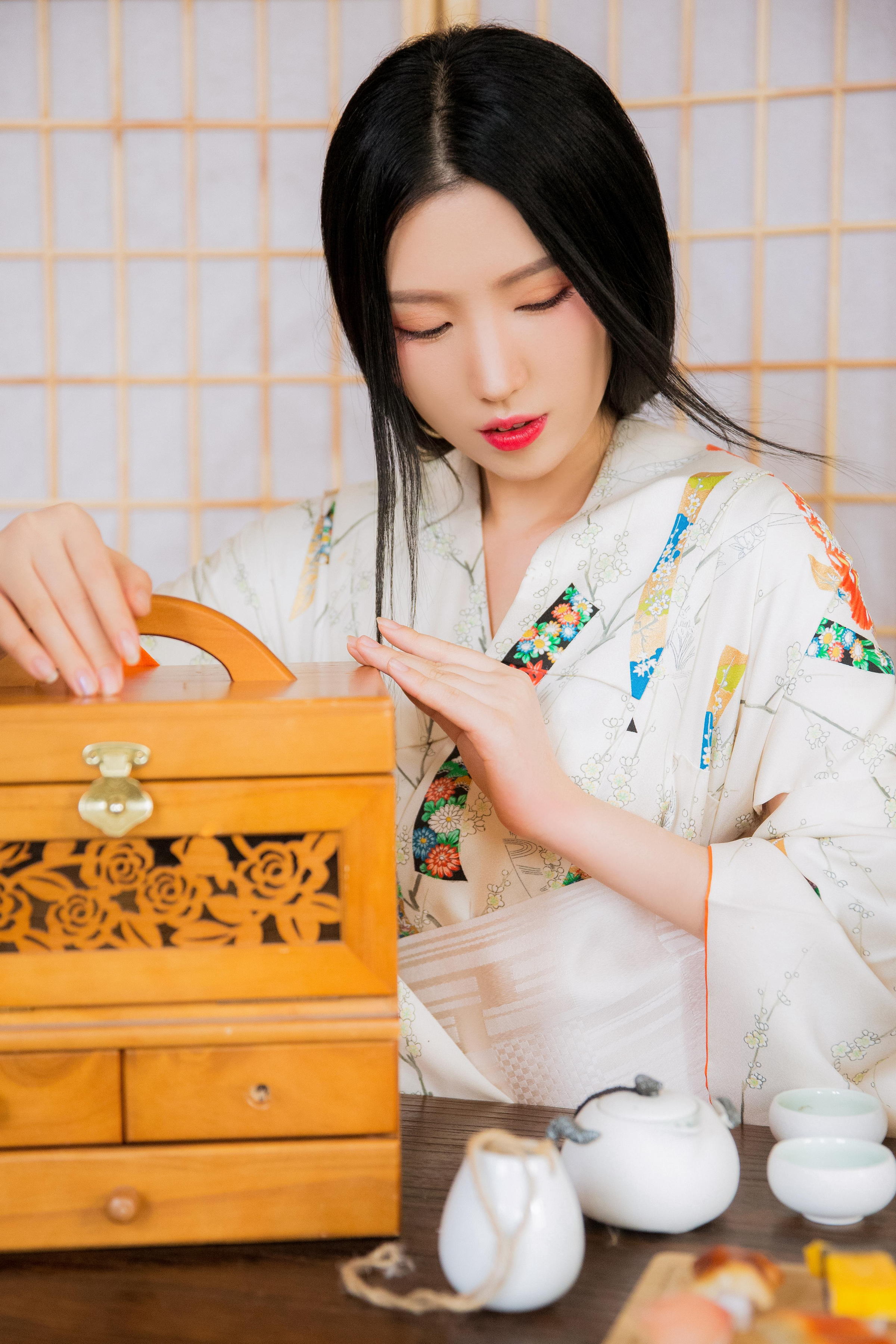 [YALAYI雅拉伊]2022.09.07 热辣辣 和服美女 镂空外套与粉色短裙加粉色内衣性感私房写真集第1张