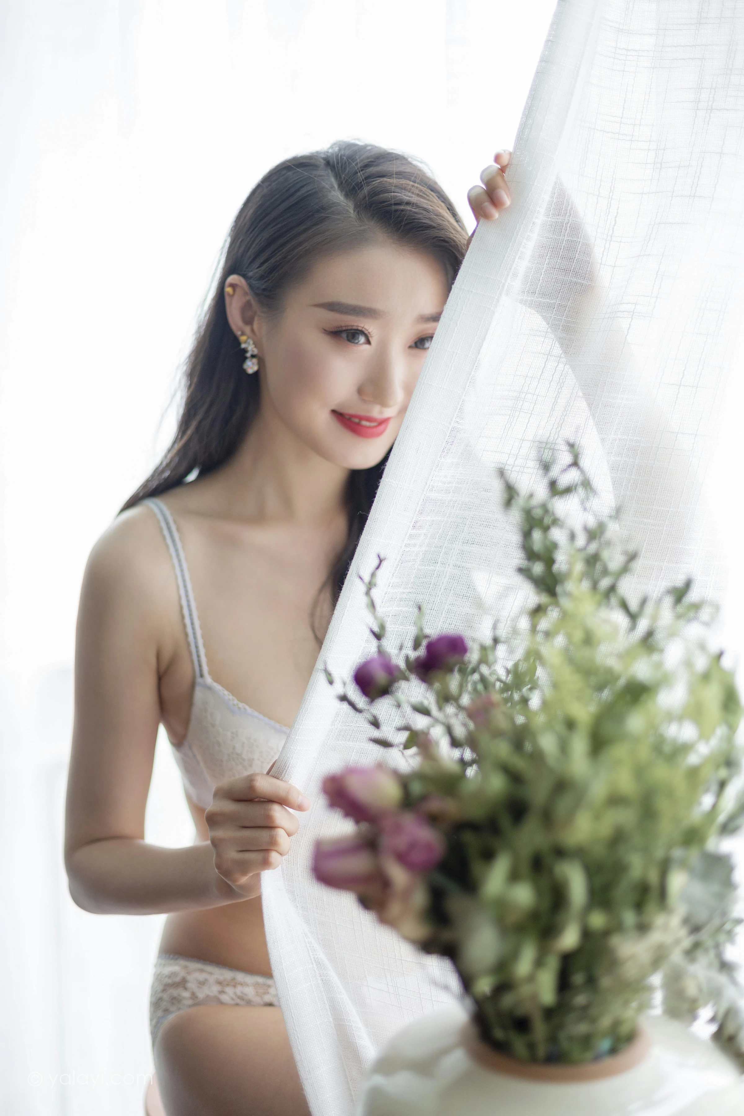 [YALAYI雅拉伊]NO.701 《花容月貌》 心怡 白色蕾丝内衣居家性感私房写真集第5张