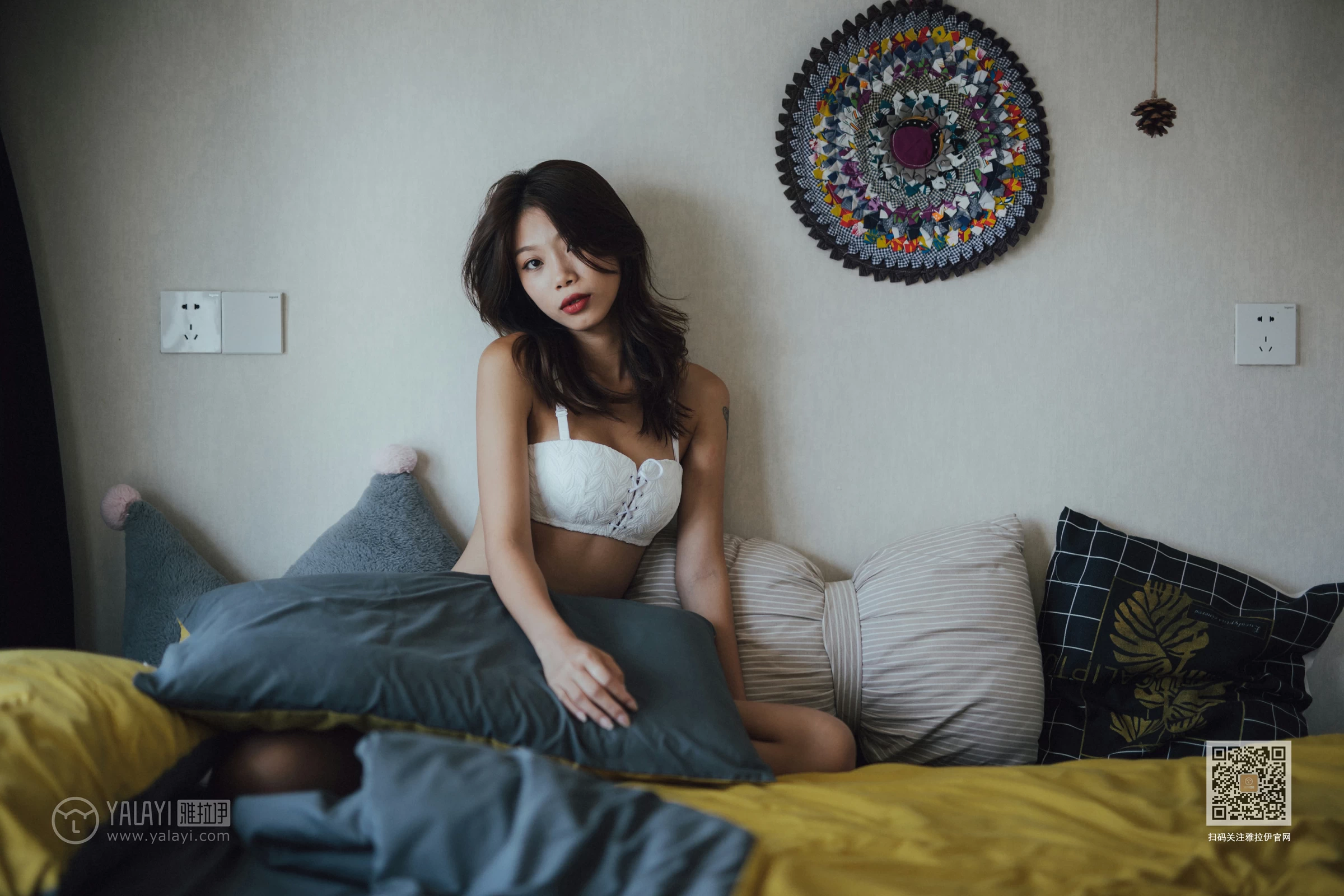 [YALAYI雅拉伊]Vol.448 靡靡之音 静初 白色蕾丝内衣居家性感私房写真集第11张