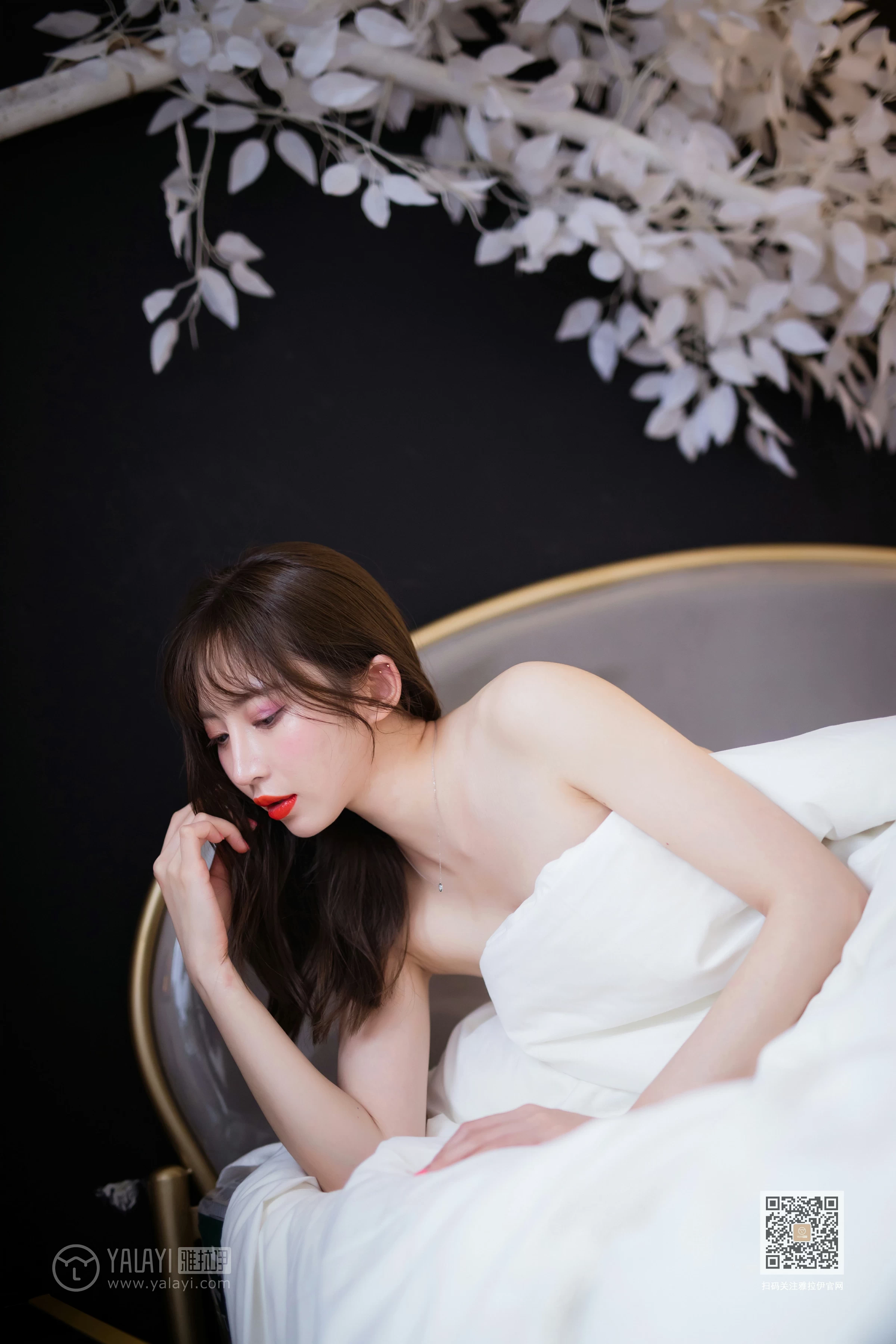 [YALAYI雅拉伊]Vol.462 濒临底线 白雪 黑色内衣加黑色蕾丝内裤性感私房写真集第16张