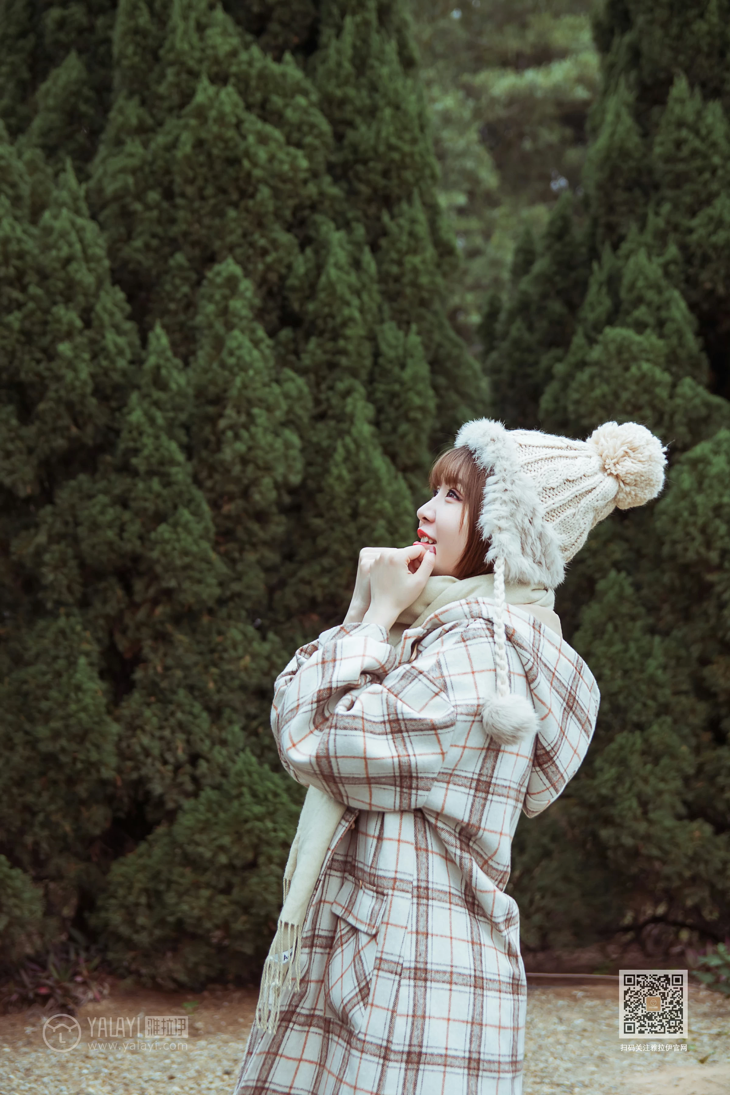 [YALAYI雅拉伊]Vol.515 冬日 阳阳 白色大衣加黑色短裙清纯可爱私房写真集第5张