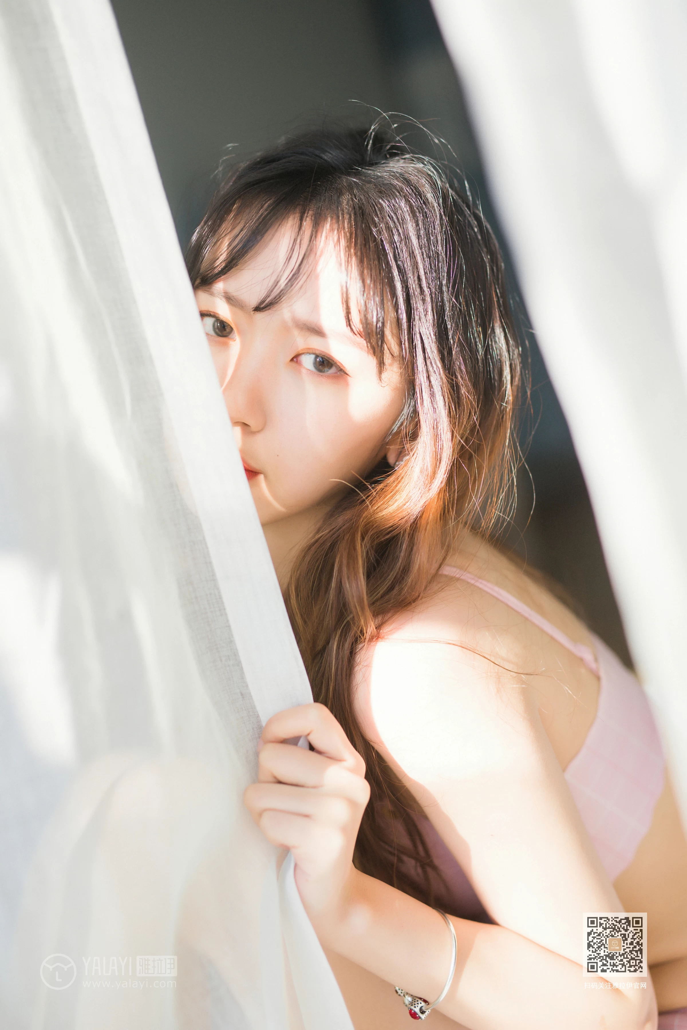 [YALAYI雅拉伊]Vol.517 触不可及的你 晓琳 粉色性感内衣居家私房写真集第11张