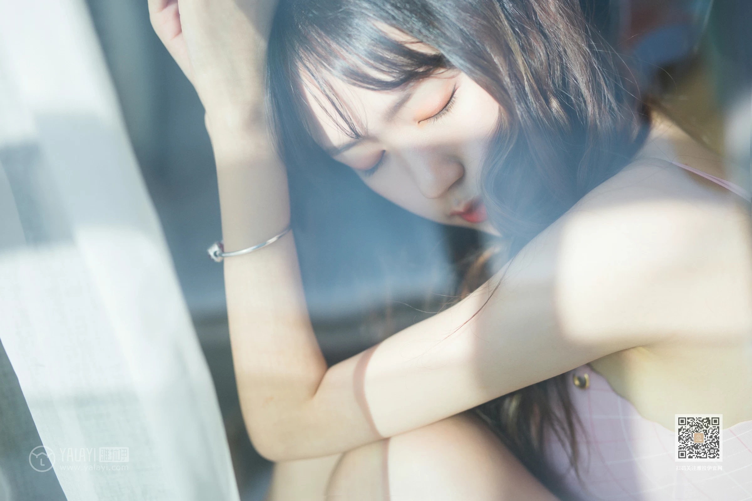 [YALAYI雅拉伊]Vol.517 触不可及的你 晓琳 粉色性感内衣居家私房写真集第11张