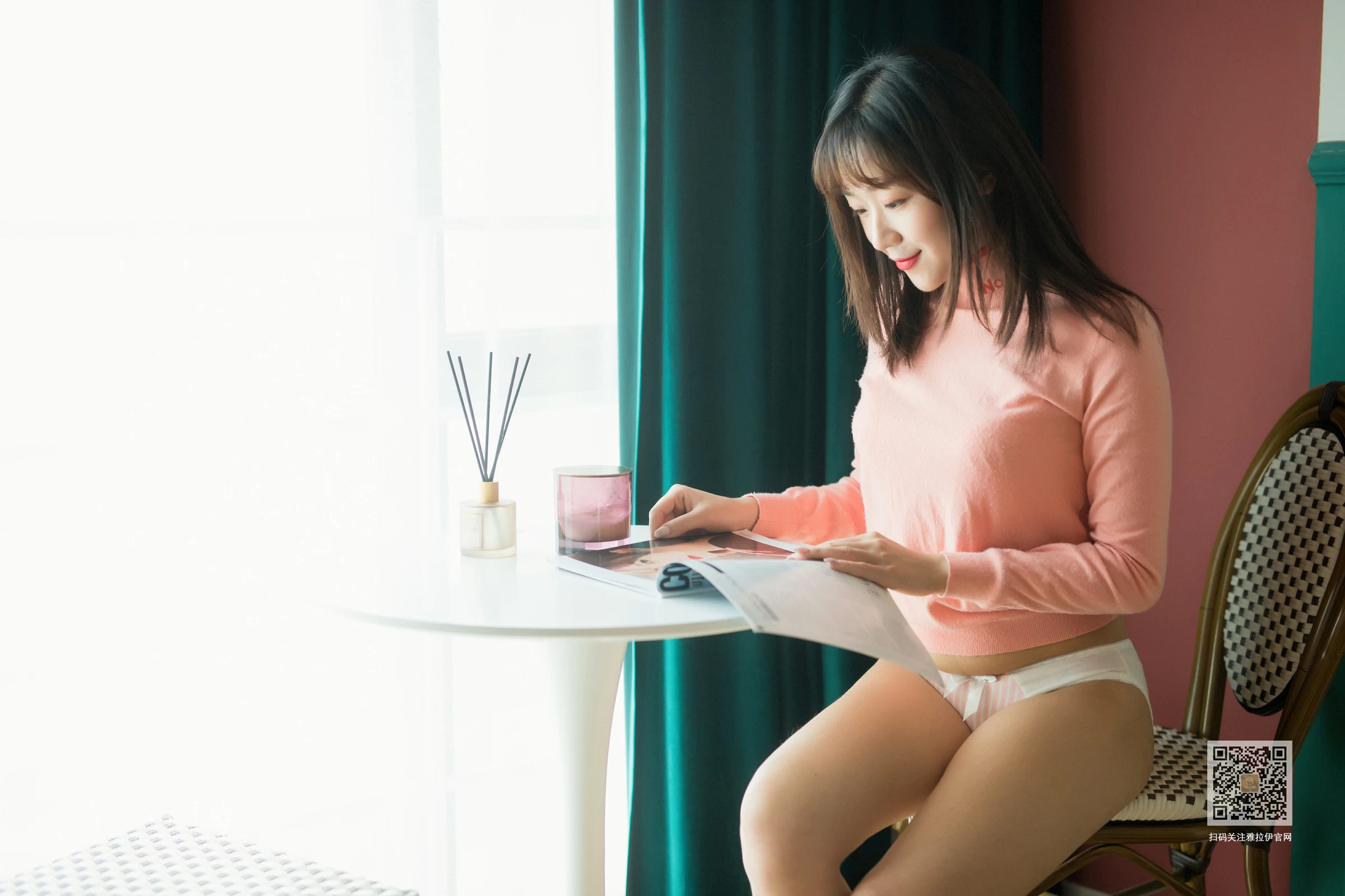 [YALAYI雅拉伊]Vol.531 穿毛衣好热 小颖 粉色毛衣加粉色内衣性感私房写真集第1张