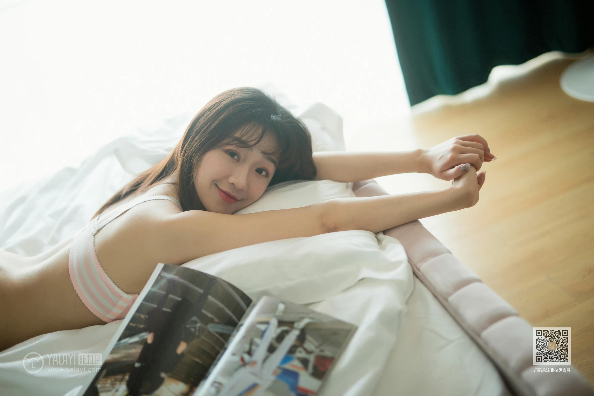 [YALAYI雅拉伊]Vol.531 穿毛衣好热 小颖 粉色毛衣加粉色内衣性感私房写真集第9张