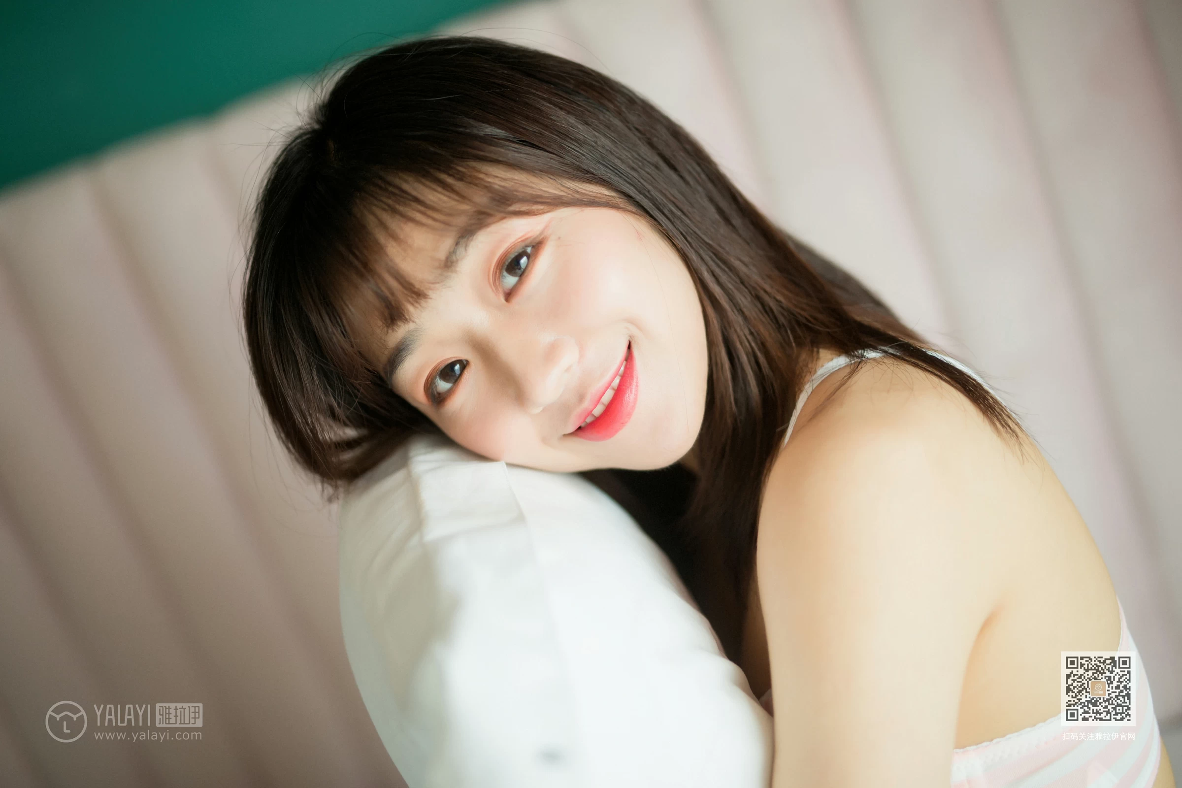 [YALAYI雅拉伊]Vol.531 穿毛衣好热 小颖 粉色毛衣加粉色内衣性感私房写真集第12张