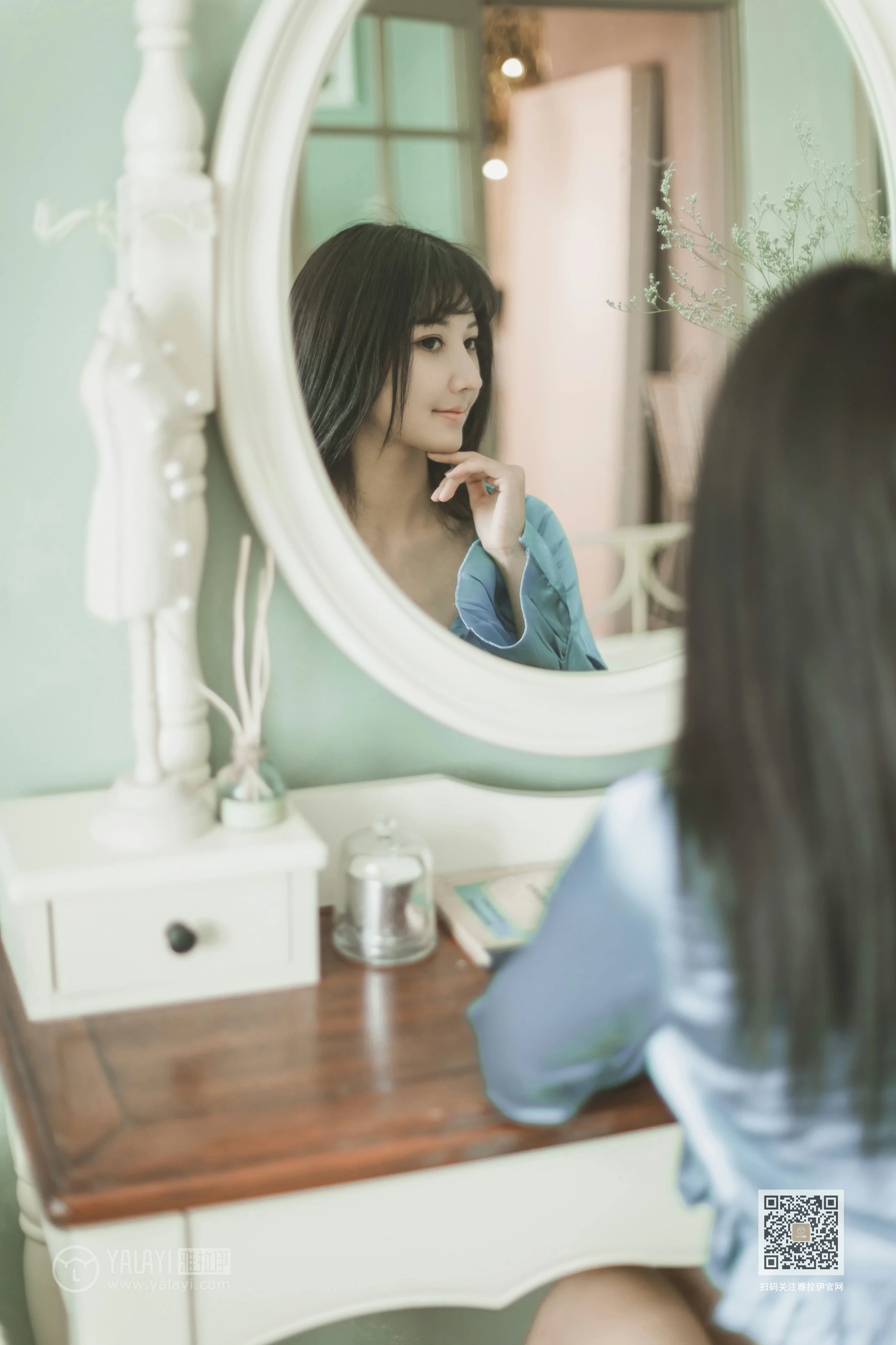 [YALAYI雅拉伊]Vol.527 坐我身边 韩熙 银色高腰上衣加情趣短裙性感私房写真集第6张