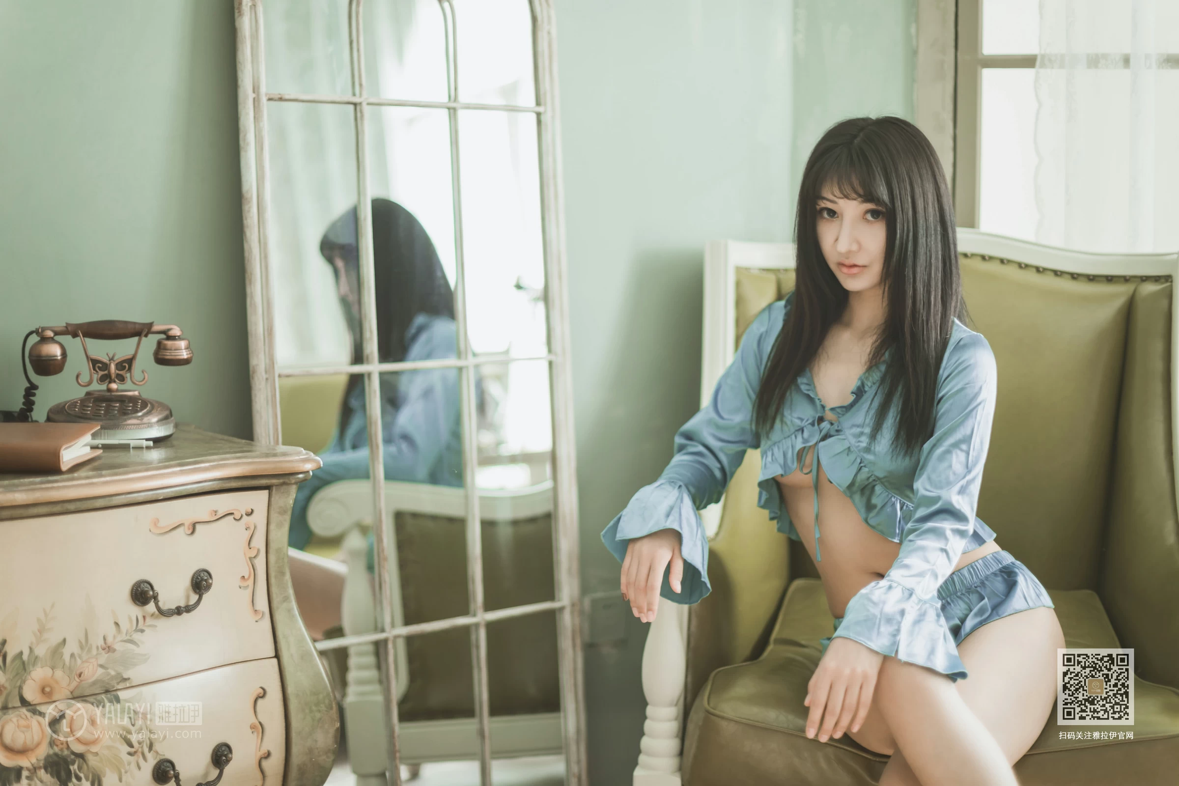 [YALAYI雅拉伊]Vol.527 坐我身边 韩熙 银色高腰上衣加情趣短裙性感私房写真集第9张