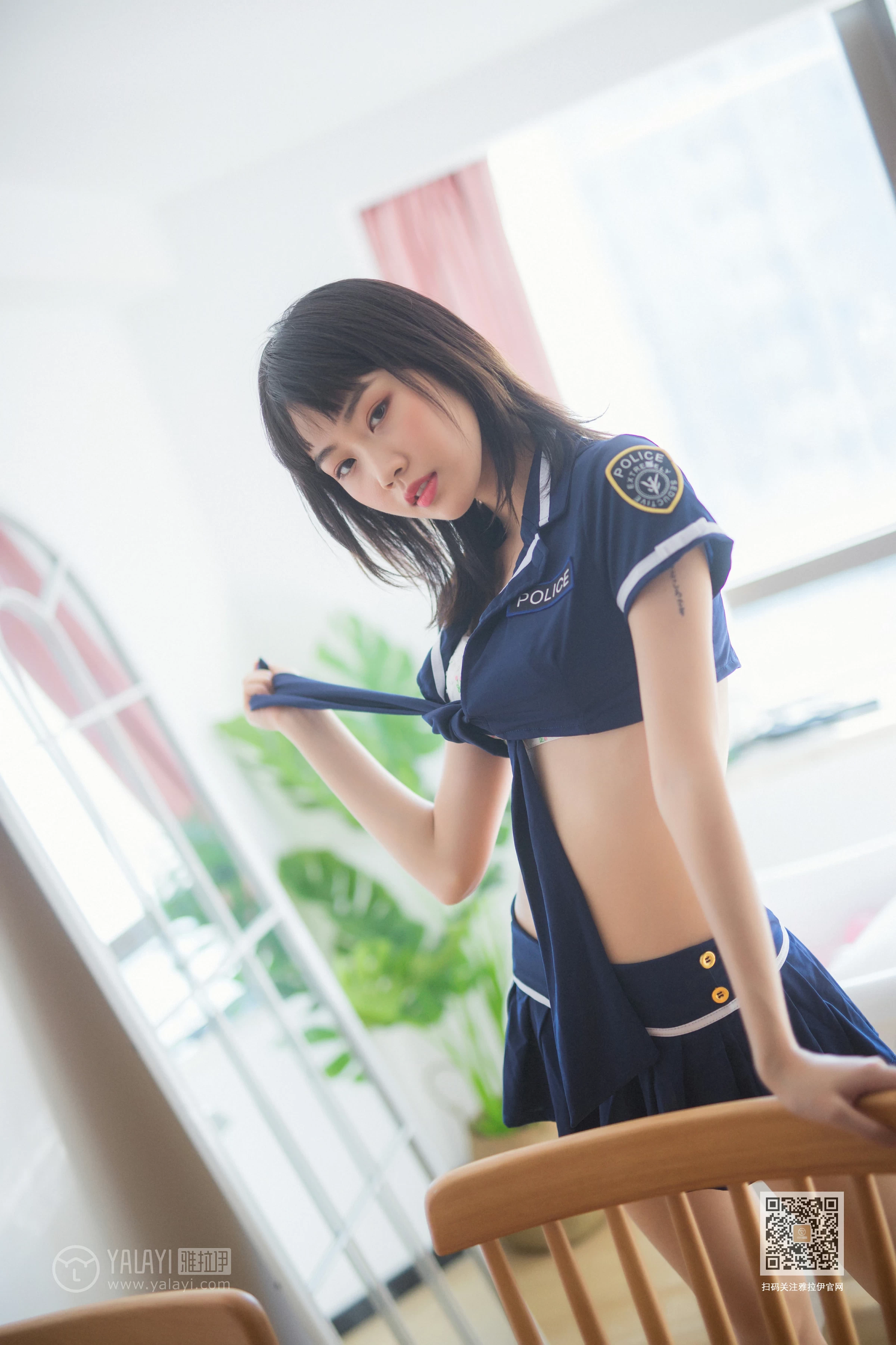[YALAYI雅拉伊]Vol.544 雷霆警花 粉粉 蓝色情趣制服加短裙性感私房写真集第4张