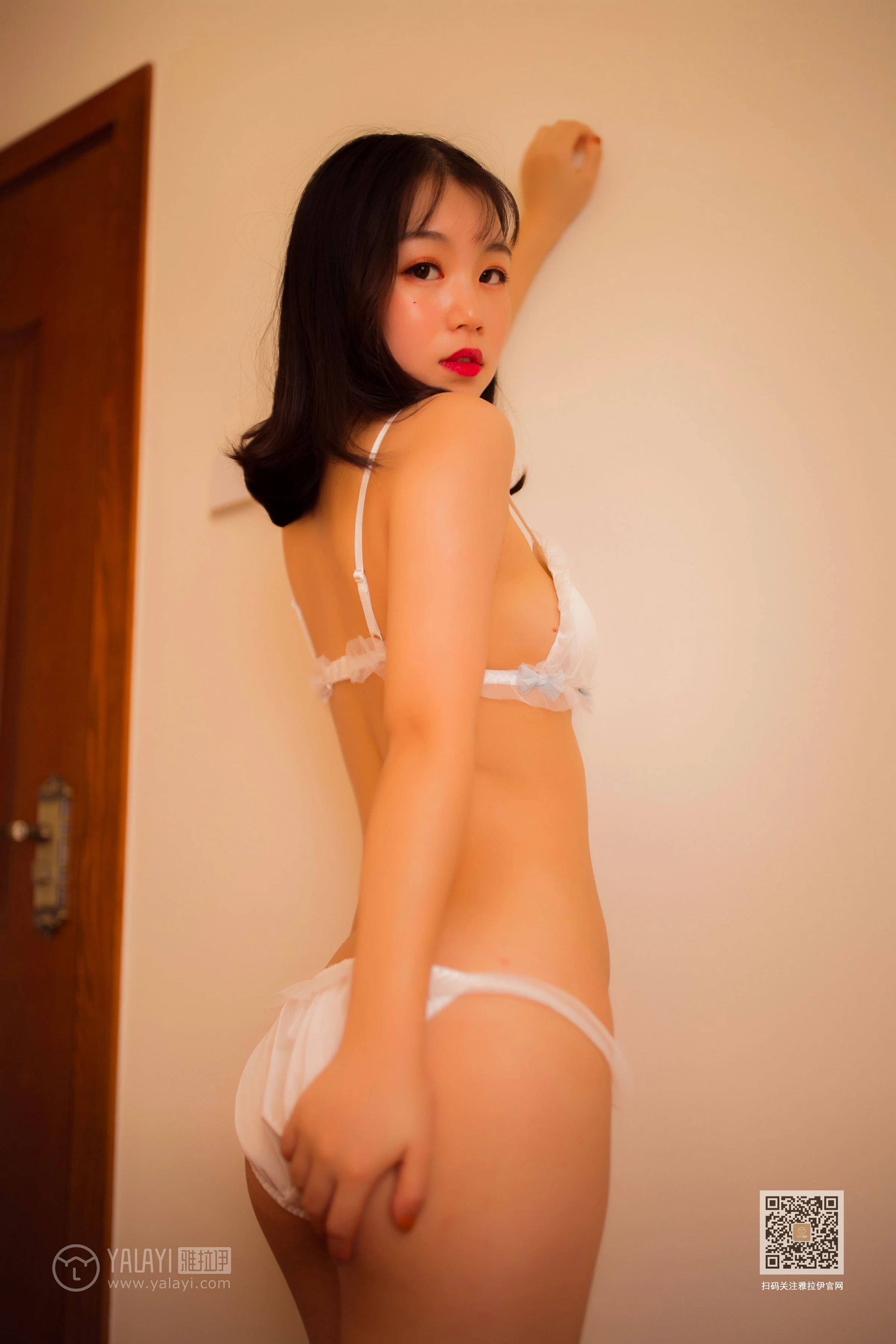 [YALAYI雅拉伊]Vol.546 白里透红 苗婷婷 白色蕾丝情趣内衣性感私房写真集第10张