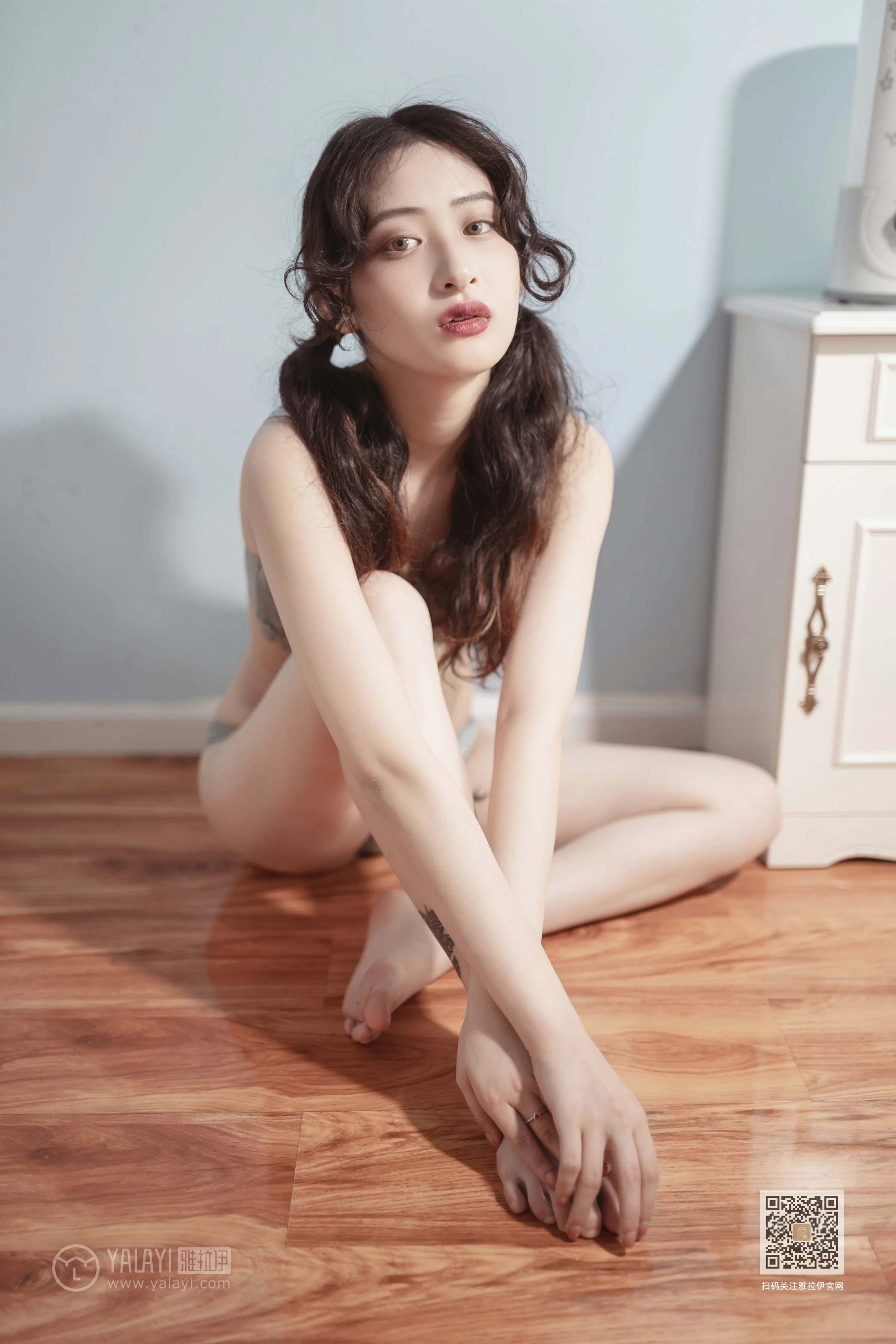 [YALAYI雅拉伊]Vol.547 玉影 西子 灰色蕾丝内衣居家性感私房写真集第8张