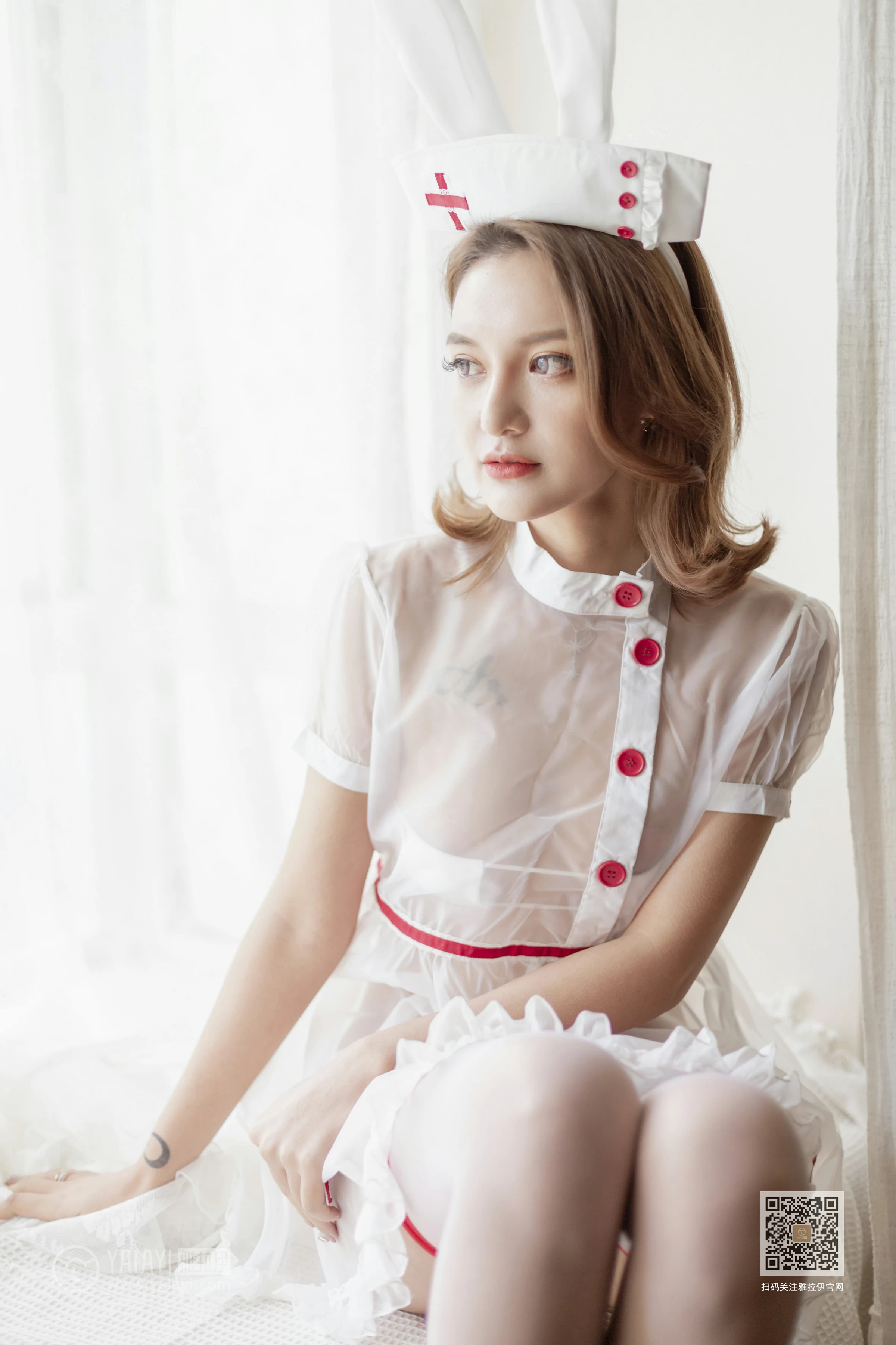 [YALAYI雅拉伊]Vol.556 最美守护者 刘子炀 透视情趣护士制服加白色丝袜美腿玉足性感私房写真集第12张