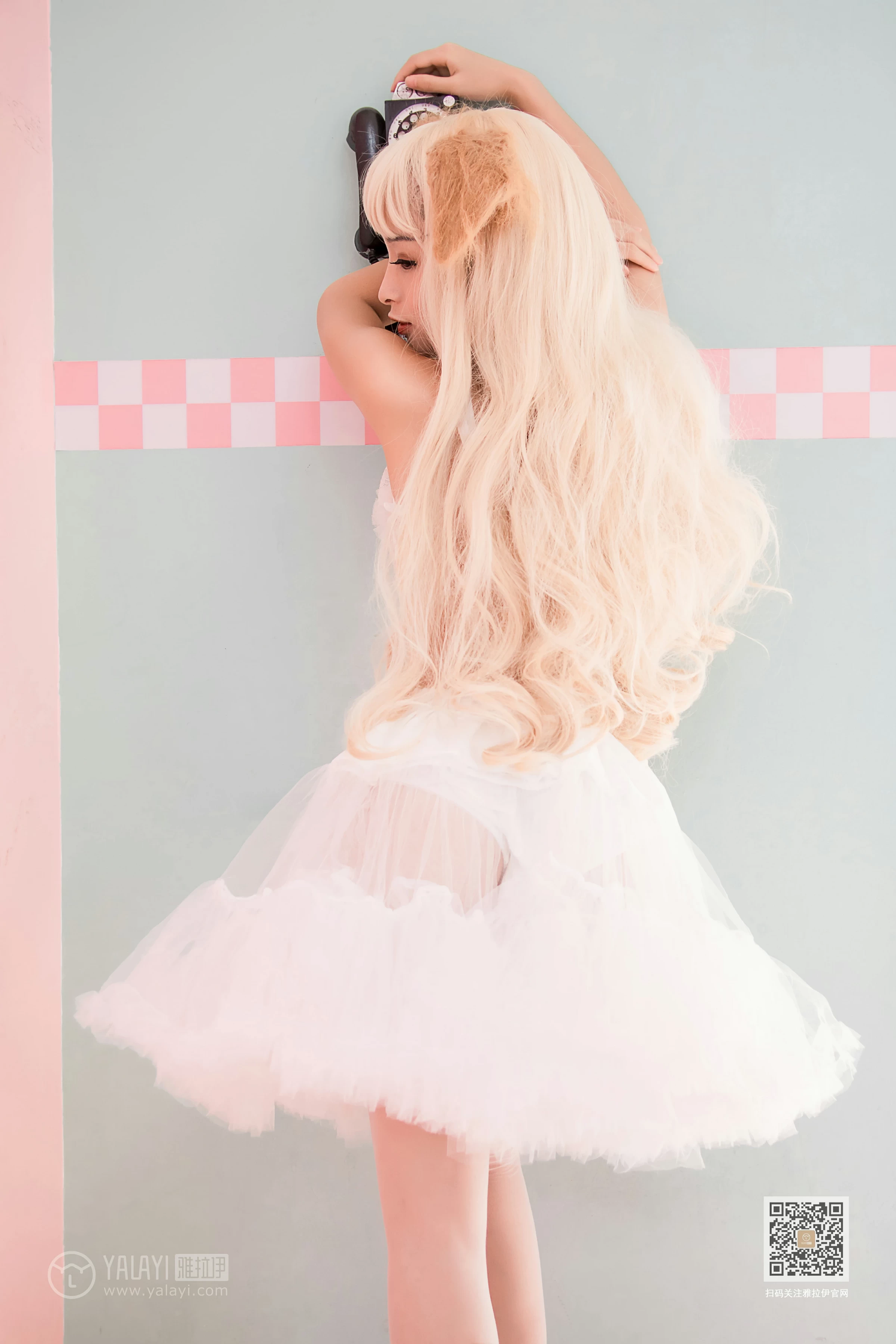 [YALAYI雅拉伊]Vol.562 二代妖精 艾丽 粉色透视情趣内衣加粉色丝袜美腿性感私房写真集第1张