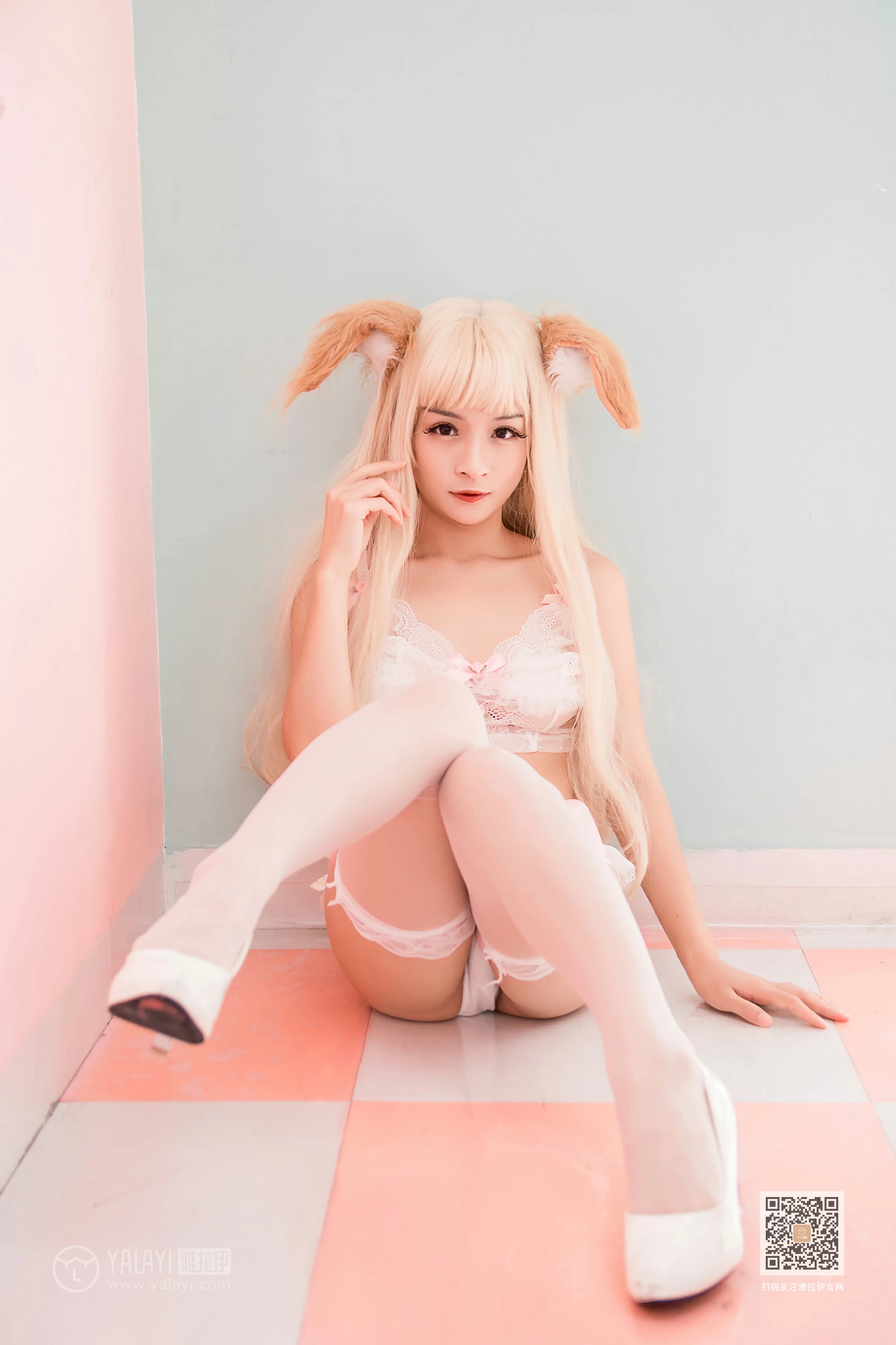 [YALAYI雅拉伊]Vol.562 二代妖精 艾丽 粉色透视情趣内衣加粉色丝袜美腿性感私房写真集第5张