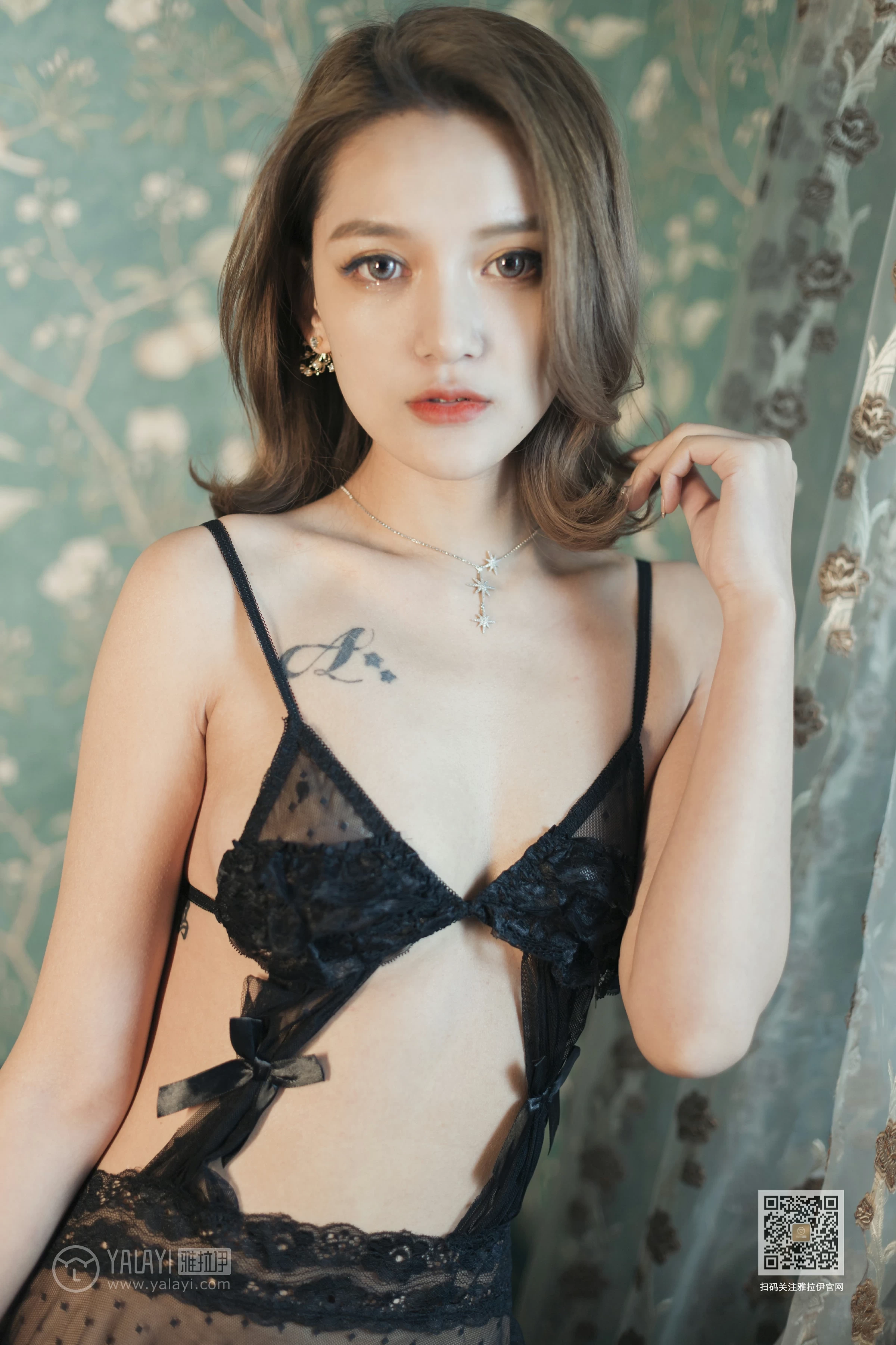 [YALAYI雅拉伊]Vol.569 丝之惑 刘子炀 黑色透视情趣内衣加黑丝美腿性感私房写真集第7张