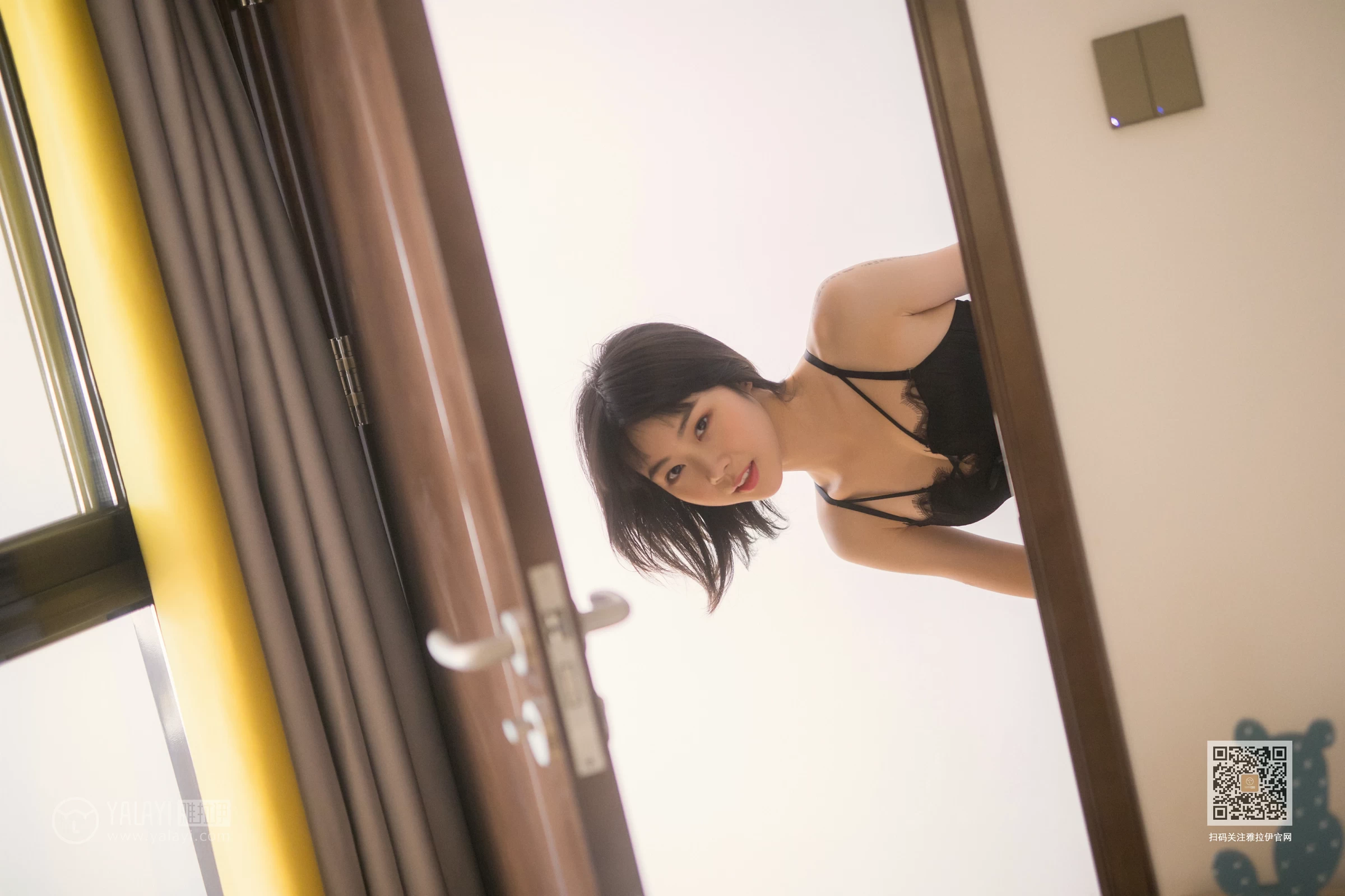 [YALAYI雅拉伊]Vol.575 剥开我的心 粉粉 黑色蕾丝内衣居家性感私房写真集第13张