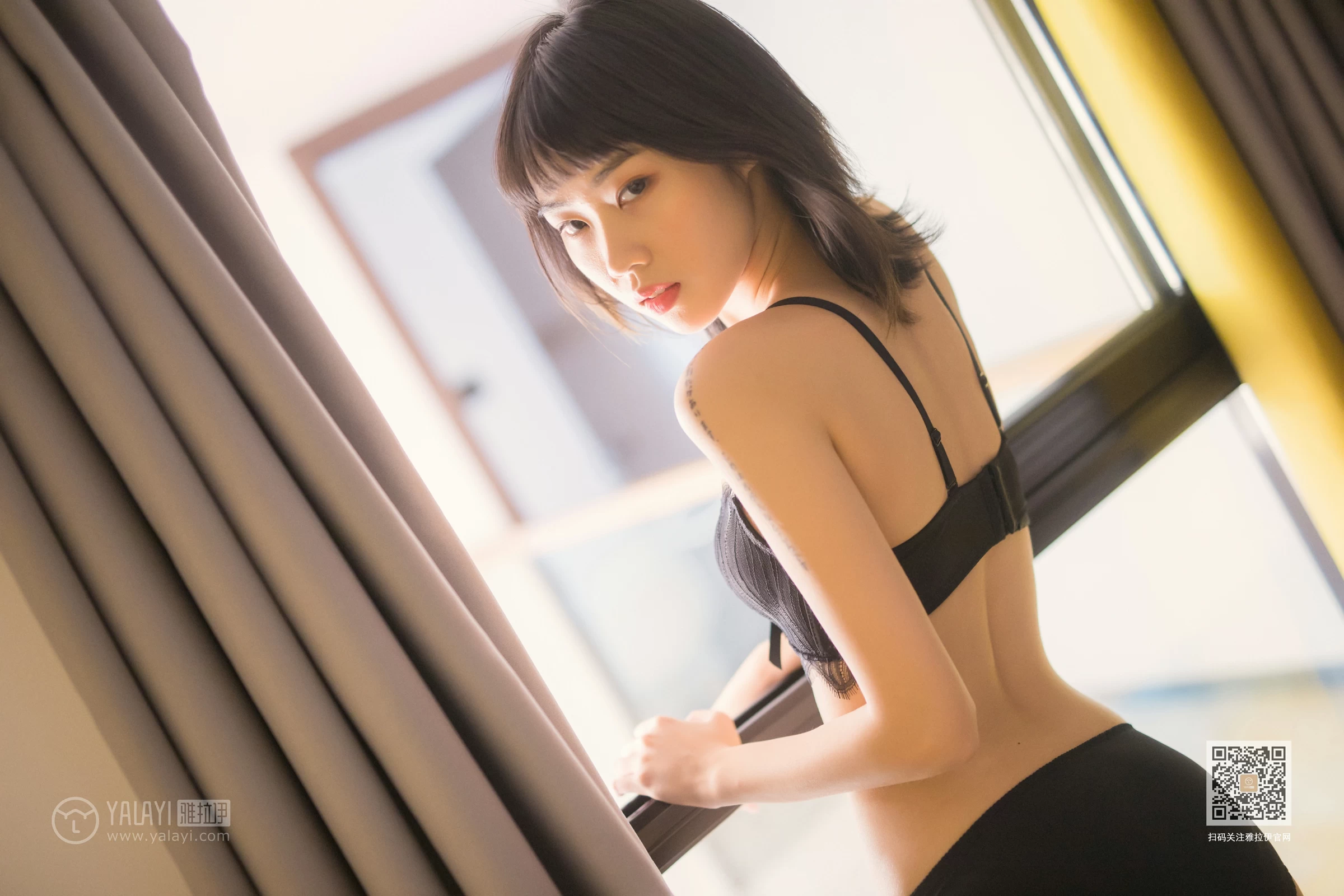 [YALAYI雅拉伊]Vol.575 剥开我的心 粉粉 黑色蕾丝内衣居家性感私房写真集第14张