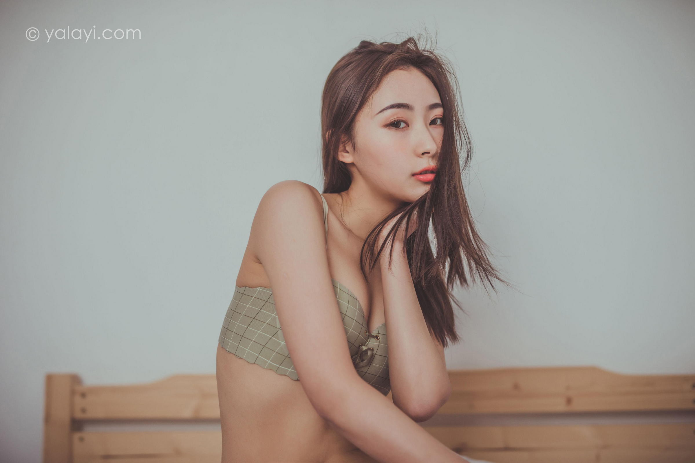 [YALAYI雅拉伊]Vol.587 蜗居 海棠 灰色内衣居家性感私房写真集第6张