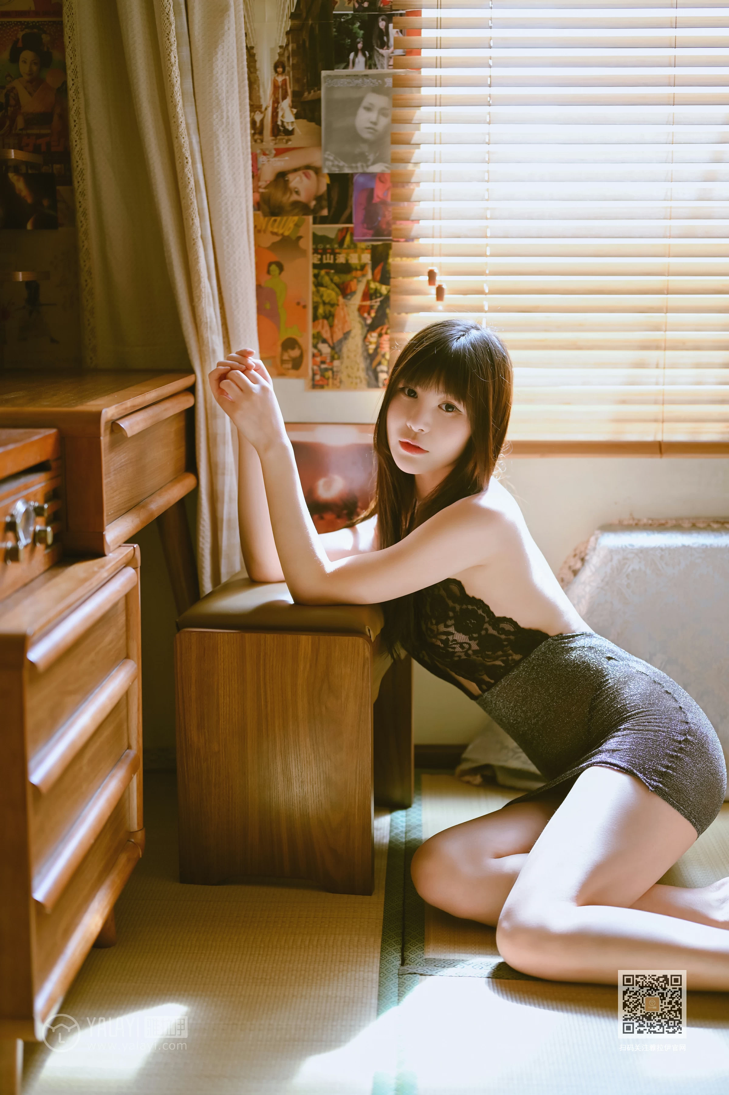 [YALAYI雅拉伊]Vol.595 婀娜 斯雯 灰色紧身透视连衣裙性感私房写真集第4张