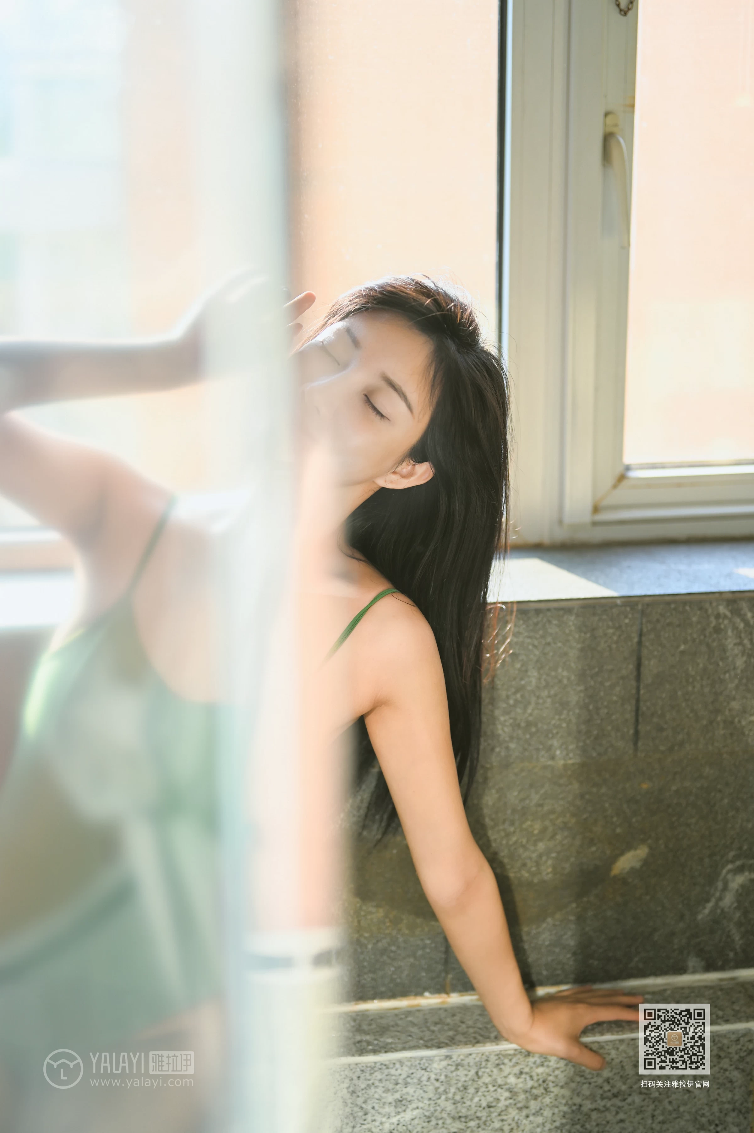 [YALAYI雅拉伊]Vol.597 春意 韩熙 绿色连体比基尼泳装性感私房写真集第14张
