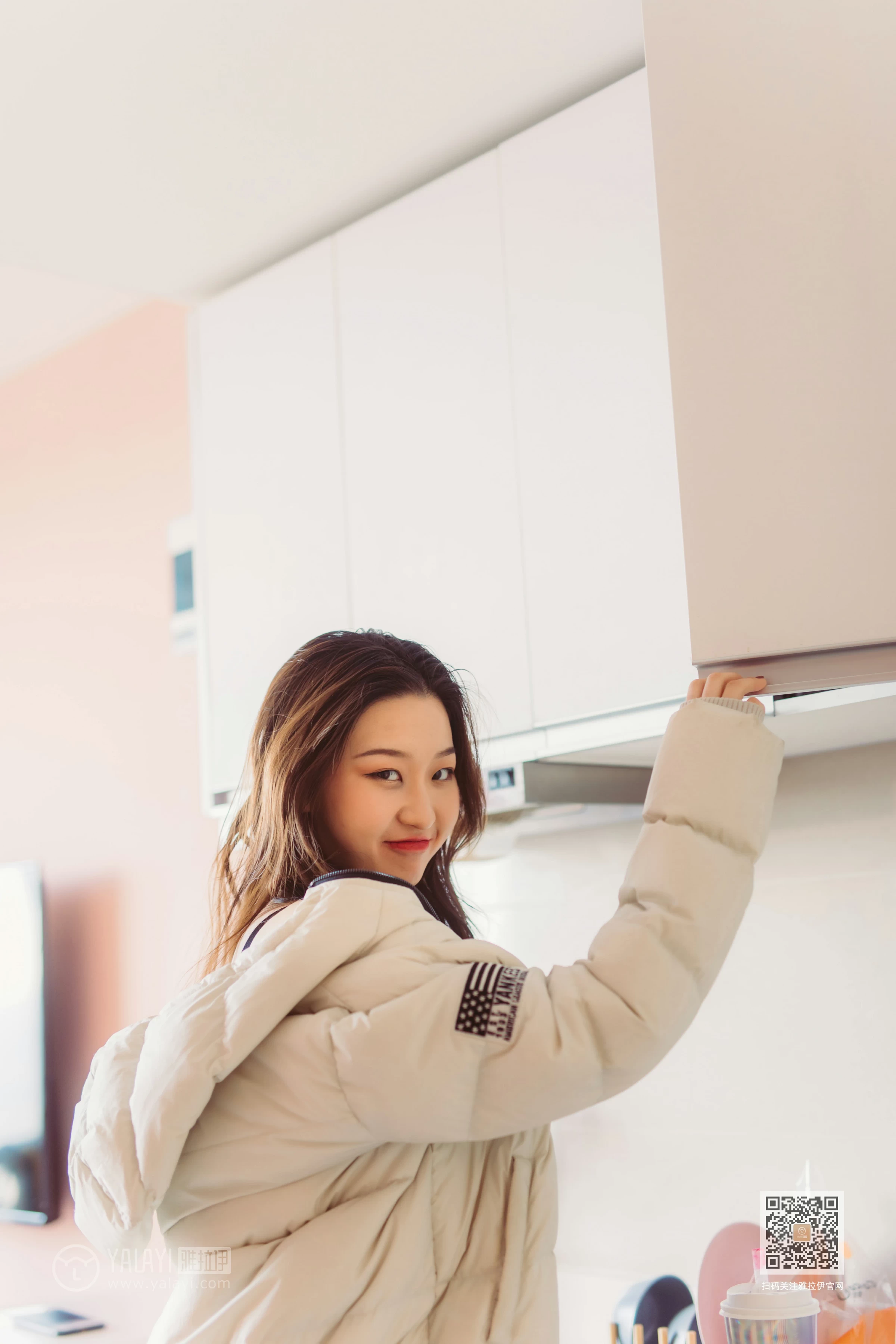 [YALAYI雅拉伊]NO.603 《新晋女友》明月 蓝色蕾丝内衣居家性感私房写真集第3张