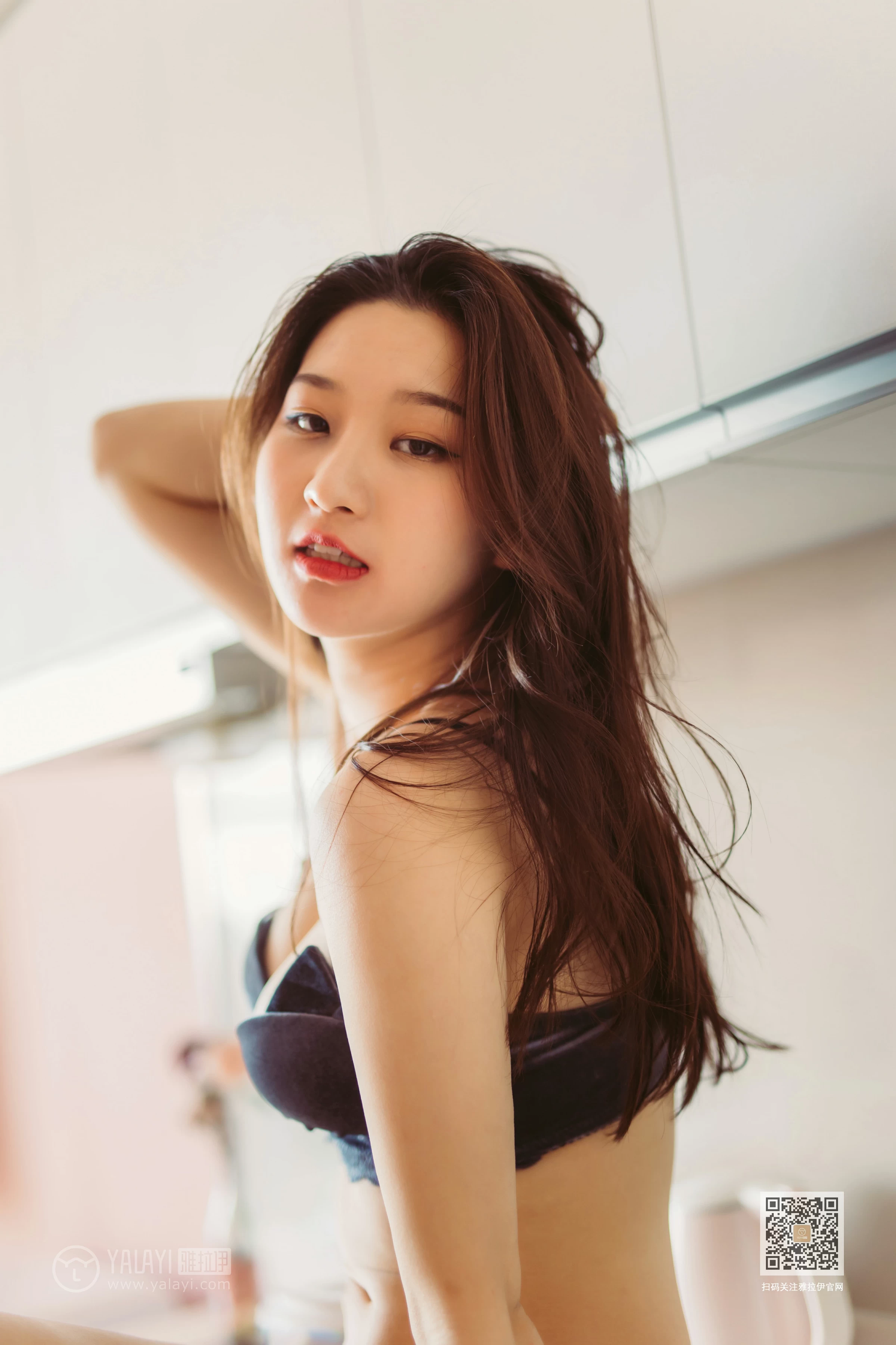 [YALAYI雅拉伊]NO.603 《新晋女友》明月 蓝色蕾丝内衣居家性感私房写真集第8张