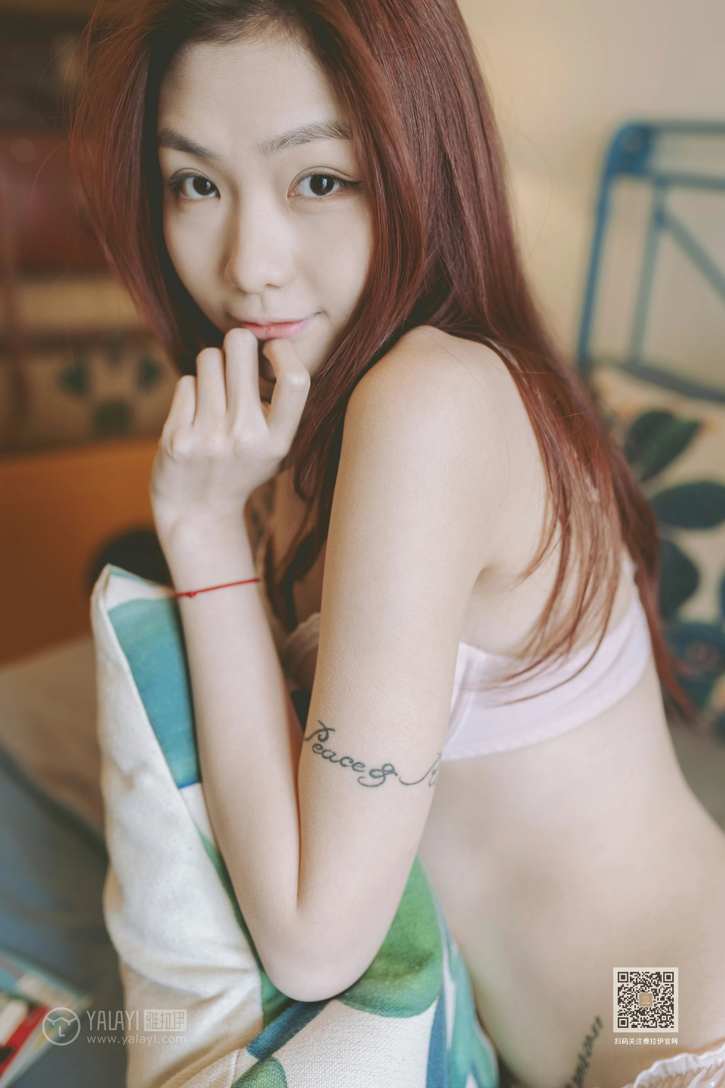 [YALAYI雅拉伊]NO.611 《你还要生气吗(1)》 鸭鸭 蓝色卫衣加粉色内衣性感私房写真集第14张